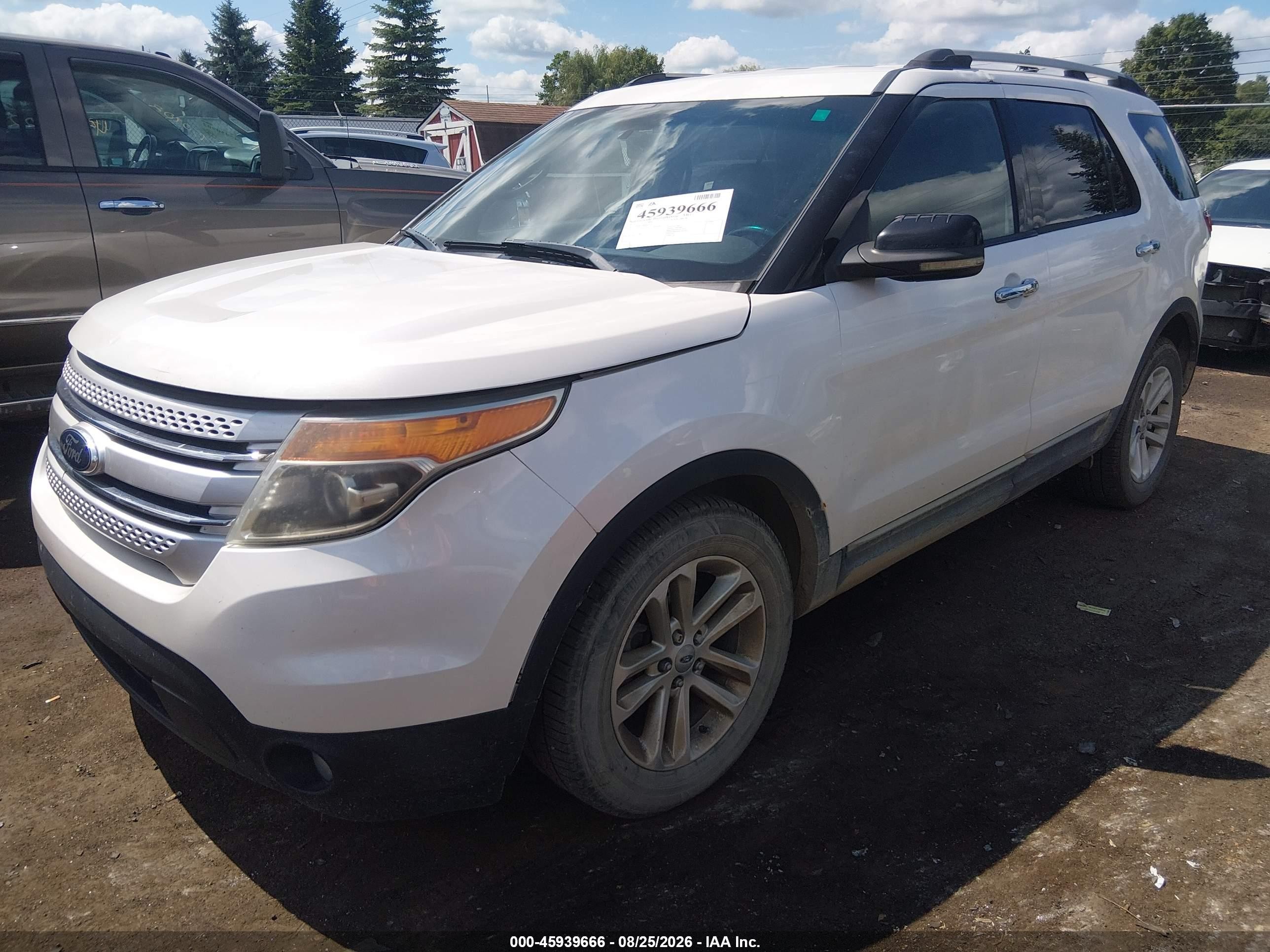 2011 Ford Explorer Xlt White vin: 1FMHK7D88BGA76173