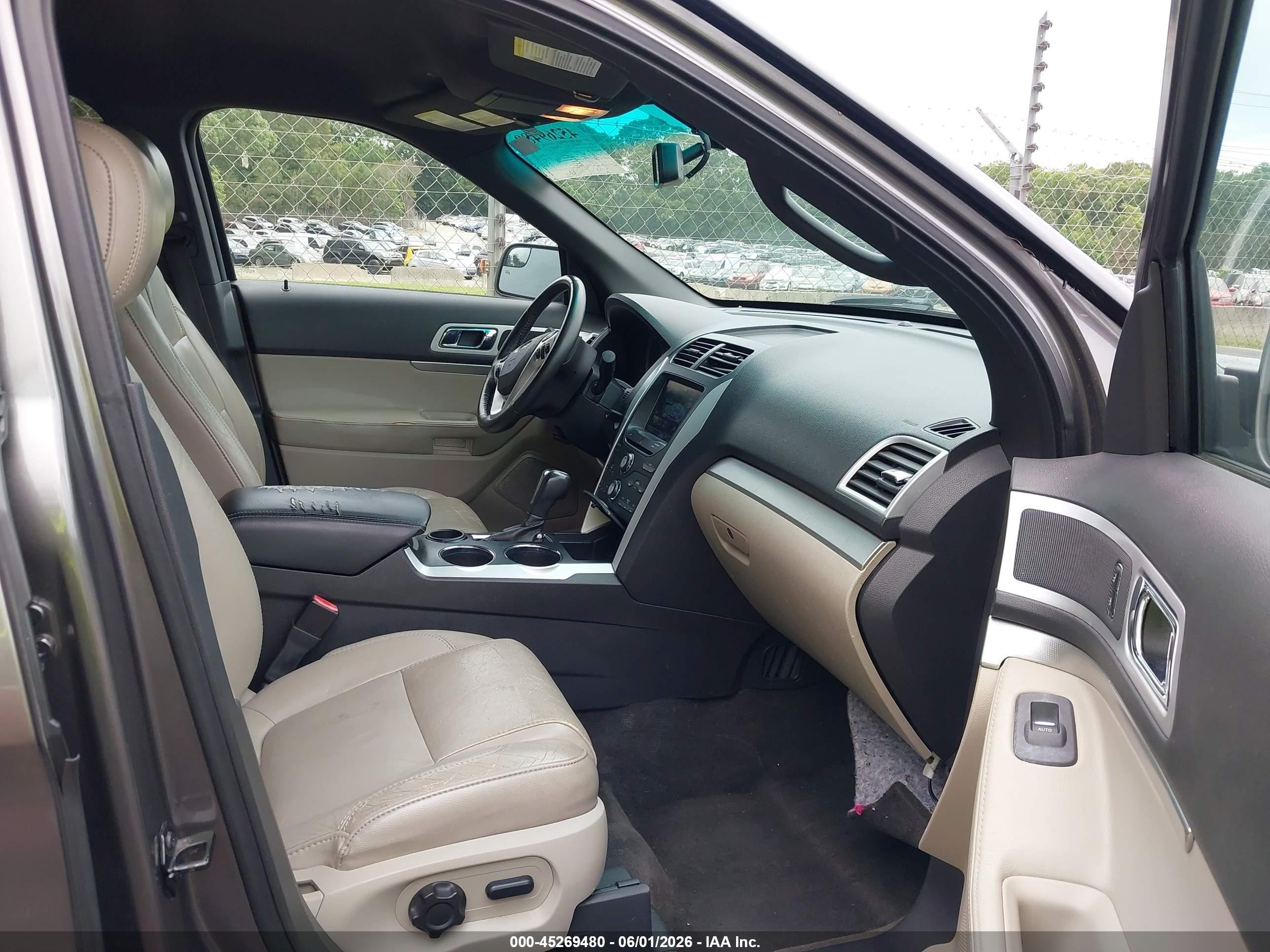 2011 Ford Explorer Xlt Серый vin: 1FMHK7D88BGA82166