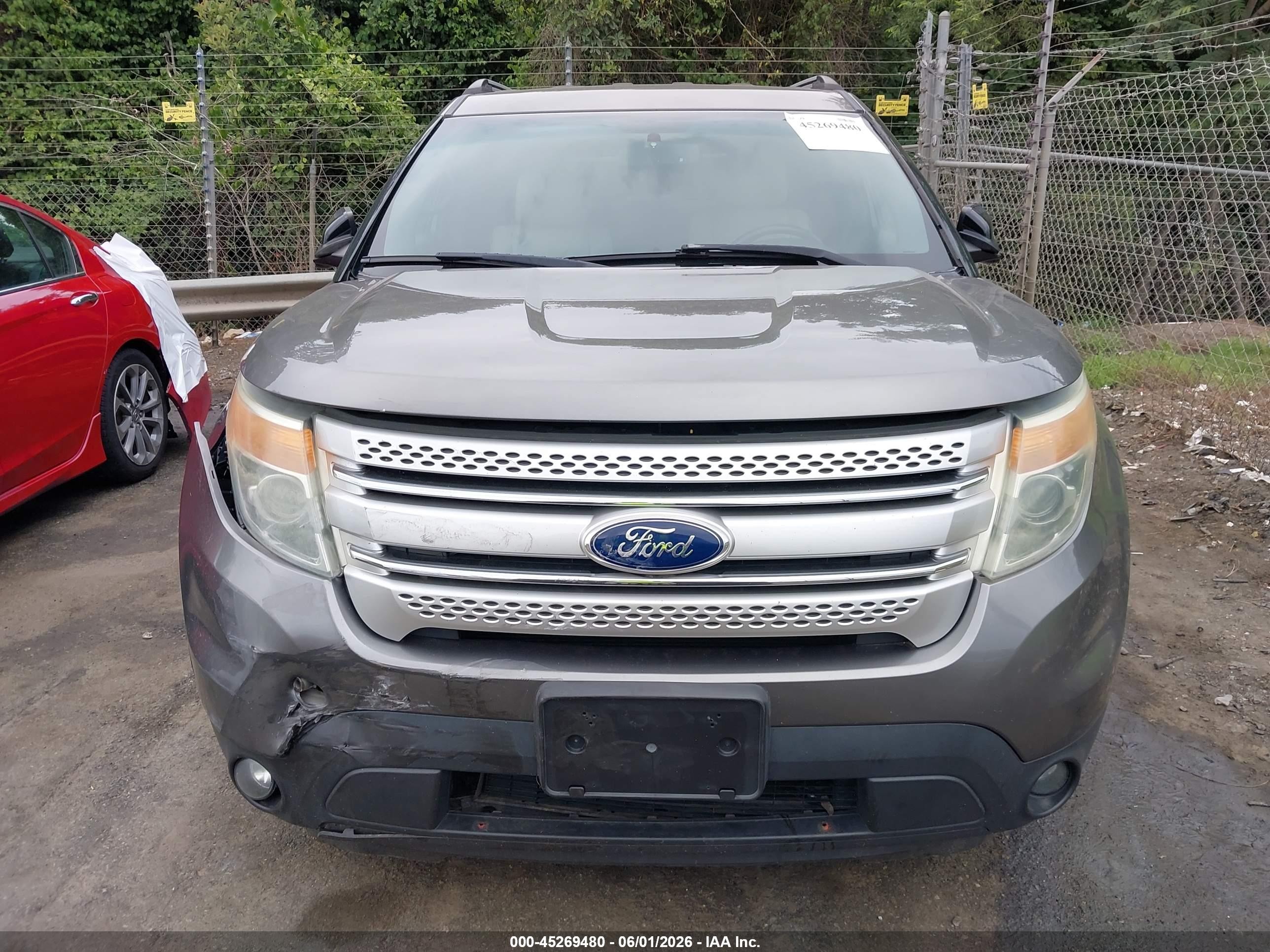 2011 Ford Explorer Xlt Серый vin: 1FMHK7D88BGA82166