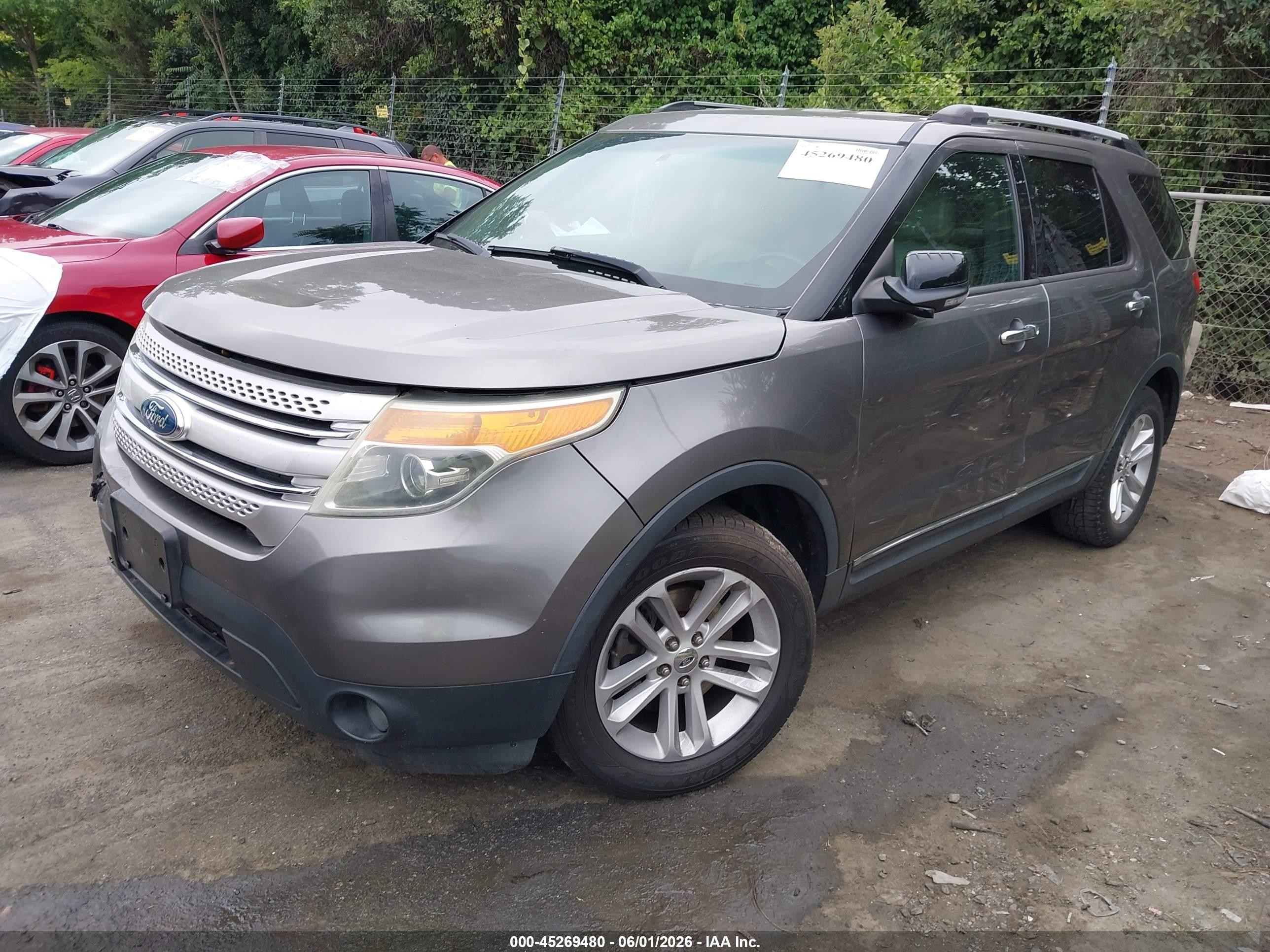 2011 Ford Explorer Xlt Серый vin: 1FMHK7D88BGA82166