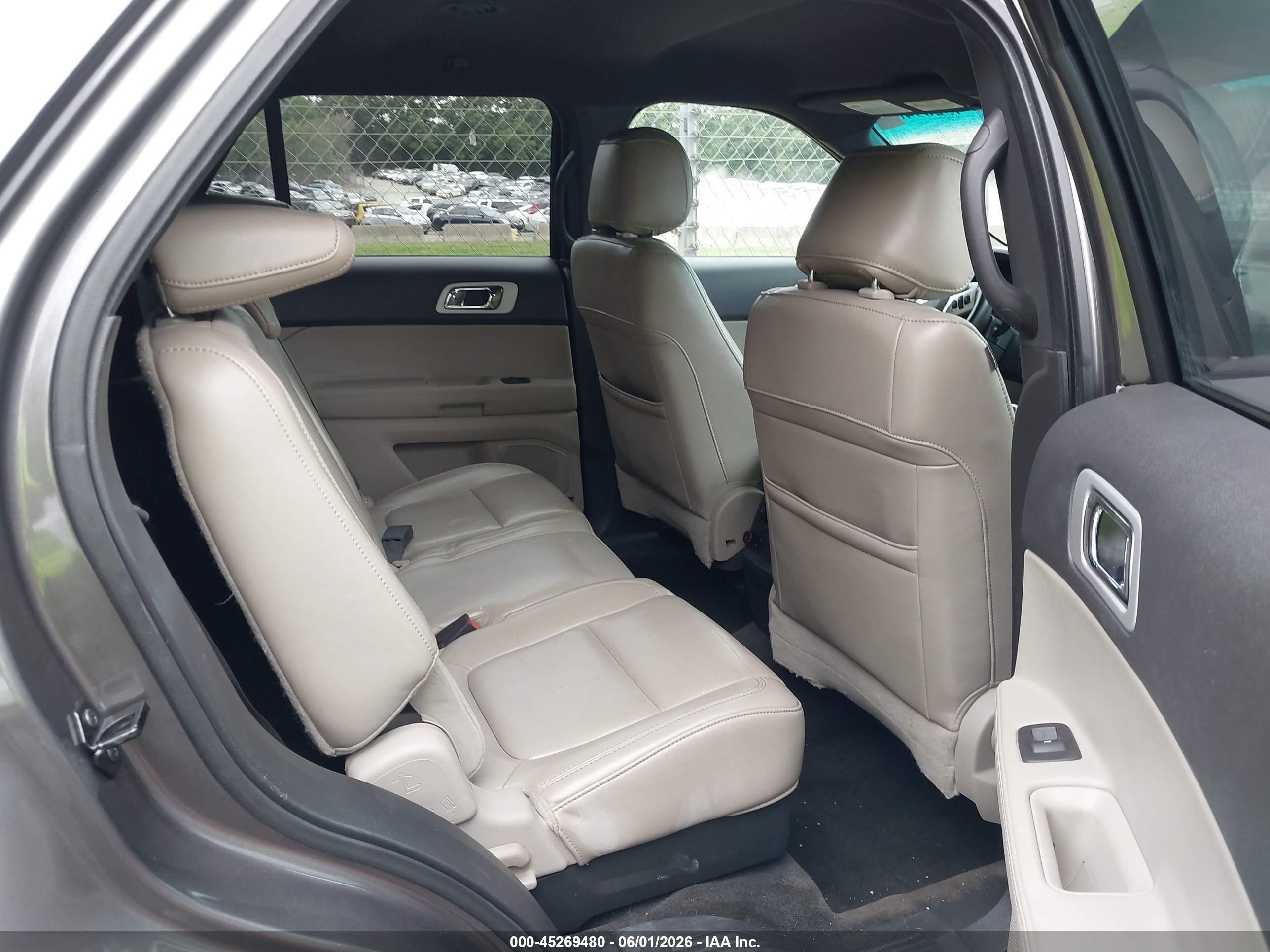 2011 Ford Explorer Xlt Серый vin: 1FMHK7D88BGA82166