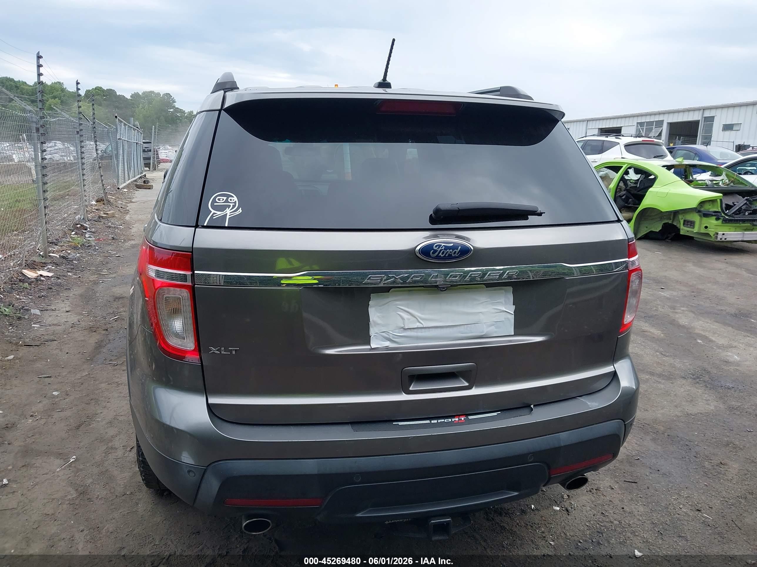 2011 Ford Explorer Xlt Серый vin: 1FMHK7D88BGA82166