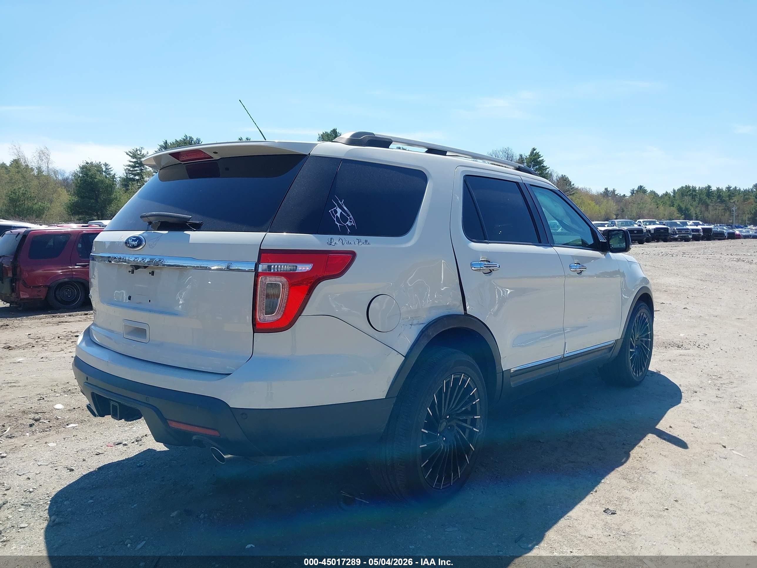 2012 Ford Explorer Xlt White vin: 1FMHK7D88CGA79219