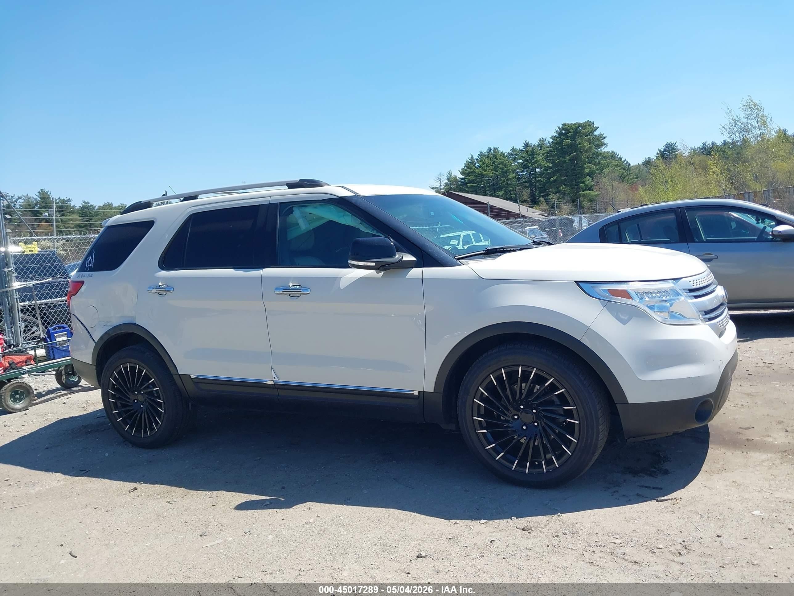 2012 Ford Explorer Xlt White vin: 1FMHK7D88CGA79219