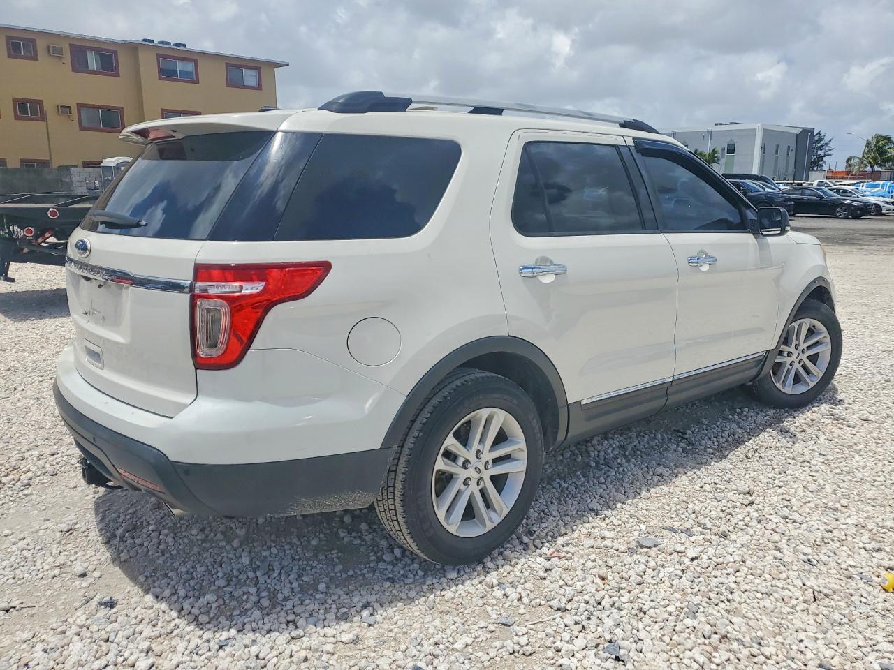 2012 Ford Explorer Xlt White vin: 1FMHK7D88CGA79799