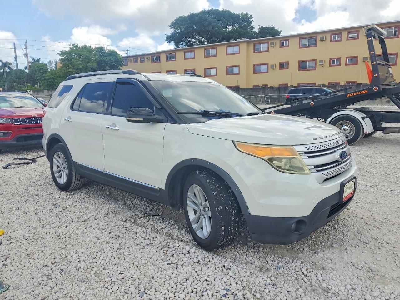 2012 Ford Explorer Xlt White vin: 1FMHK7D88CGA79799