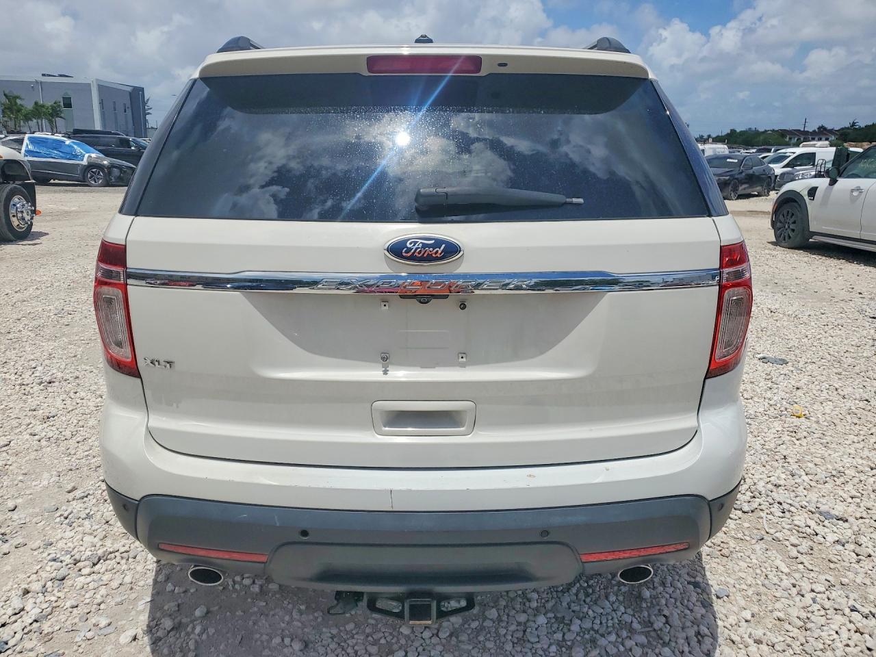 2012 Ford Explorer Xlt White vin: 1FMHK7D88CGA79799