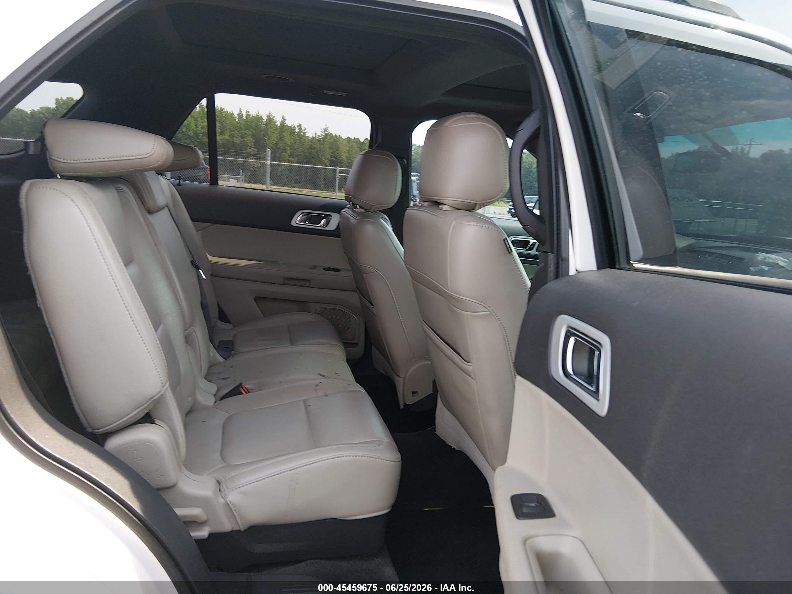 2012 Ford Explorer Xlt White vin: 1FMHK7D88CGA90608
