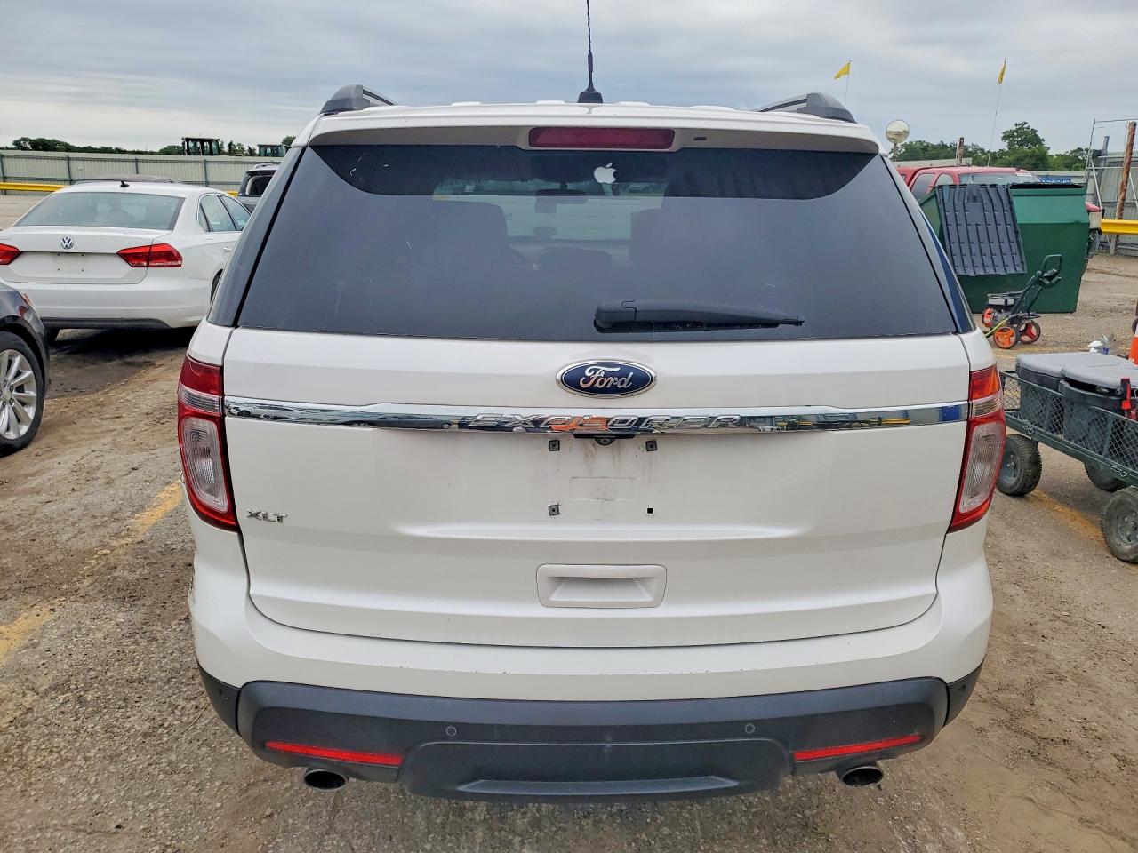 2011 Ford Explorer Xlt White vin: 1FMHK7D8XBGA68429