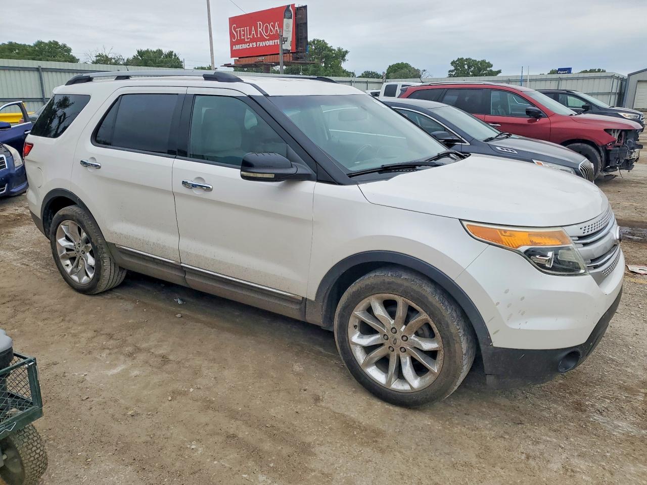 2011 Ford Explorer Xlt White vin: 1FMHK7D8XBGA68429