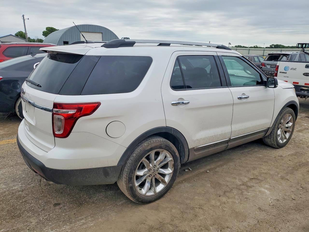 2011 Ford Explorer Xlt White vin: 1FMHK7D8XBGA68429