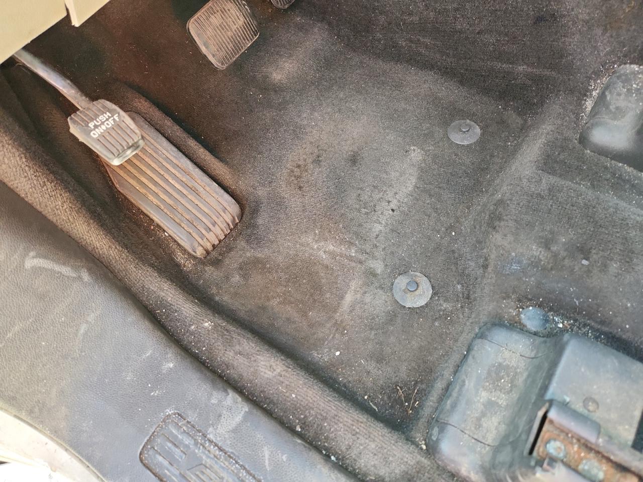 2012 Ford Explorer Xlt White vin: 1FMHK7D8XCGA50417 Damage: Left Front Carpet, Stained, Permanent