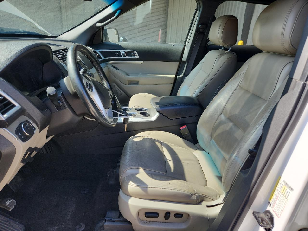 2012 Ford Explorer Xlt White vin: 1FMHK7D8XCGA50417 Damage: Left Front Seat, Worn, Replacement Required