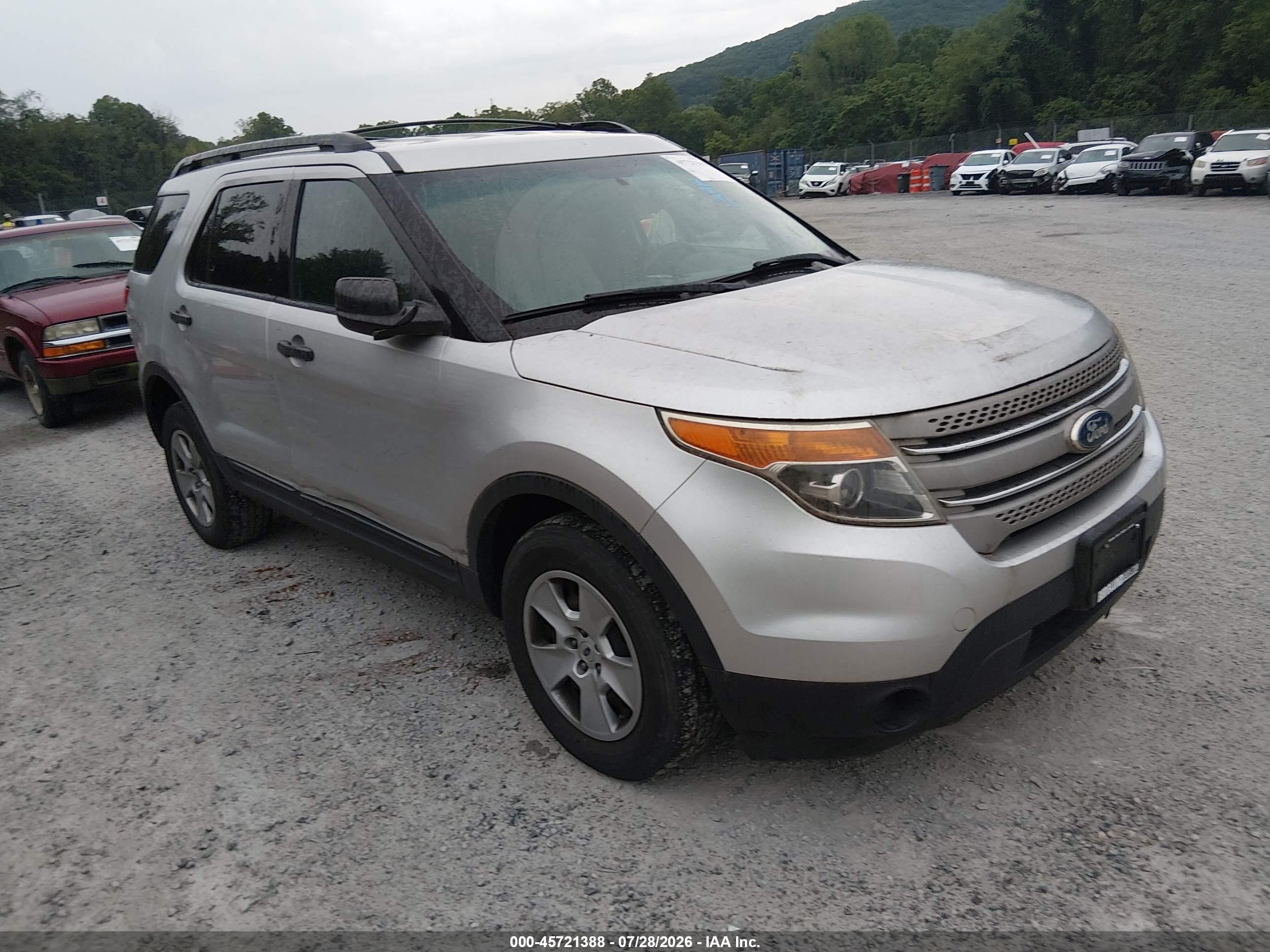 2011 Ford Explorer   Silver vin: 1FMHK8B80BGA71803