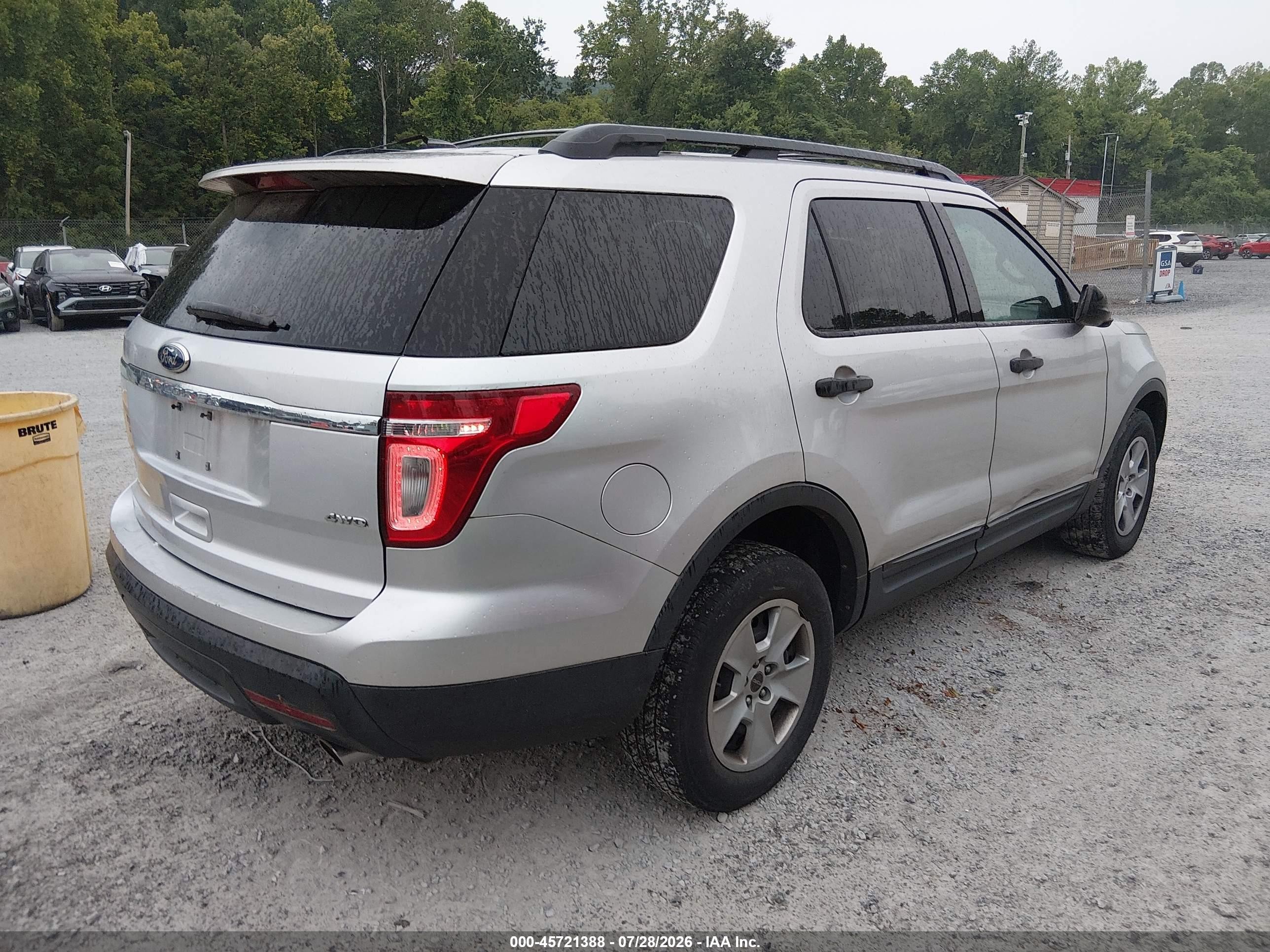 2011 Ford Explorer   Silver vin: 1FMHK8B80BGA71803