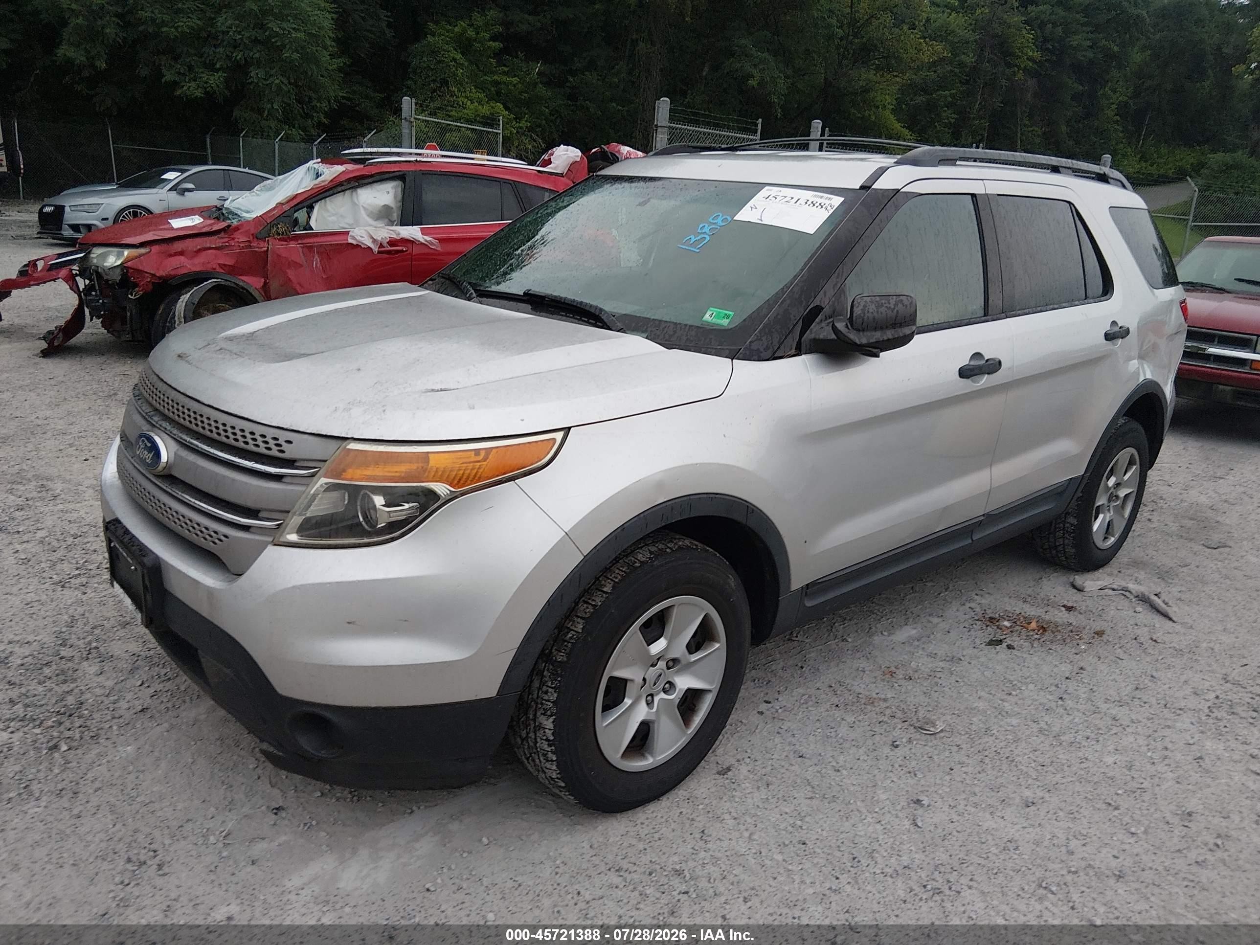 2011 Ford Explorer   Silver vin: 1FMHK8B80BGA71803