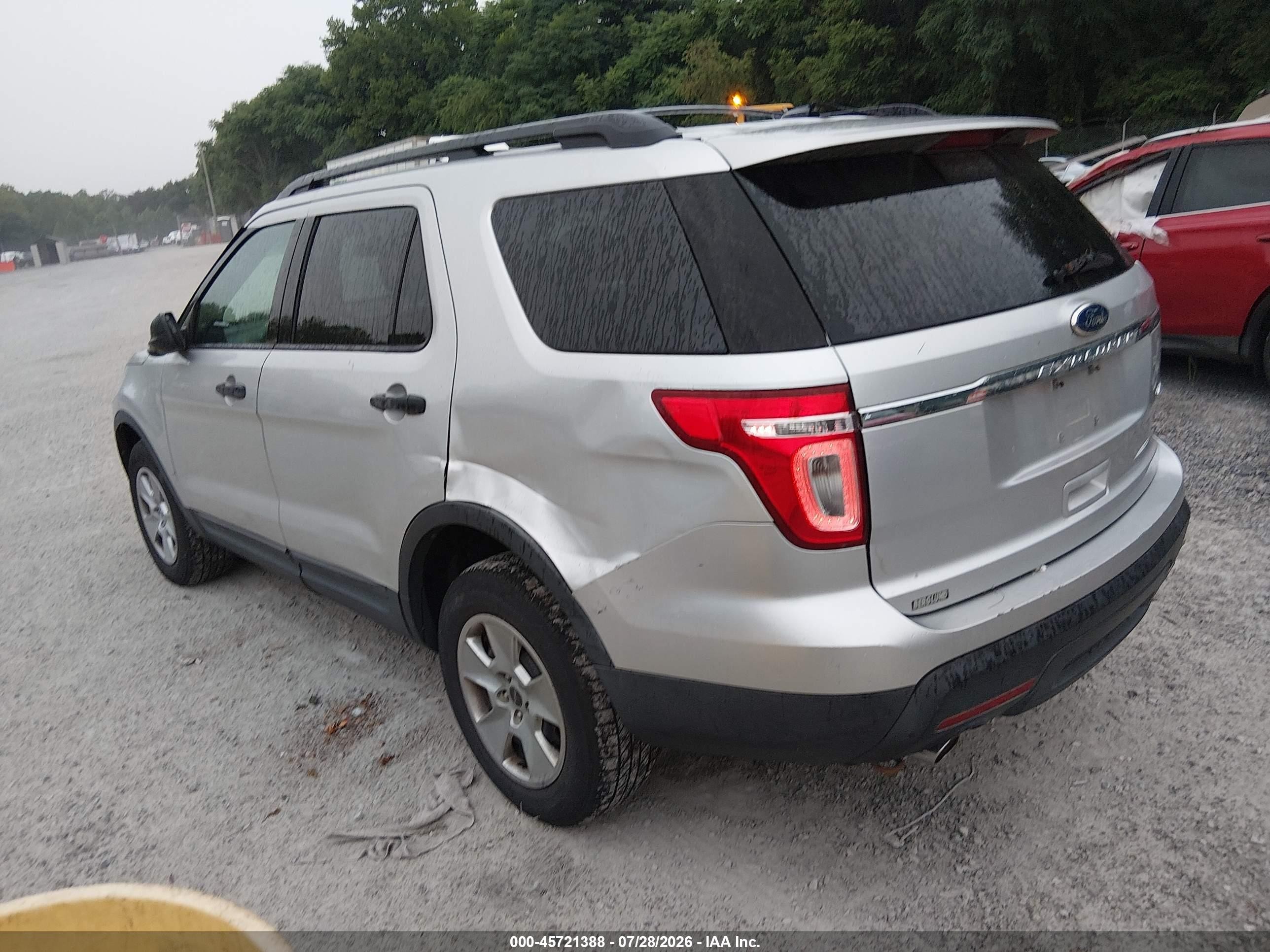 2011 Ford Explorer   Silver vin: 1FMHK8B80BGA71803