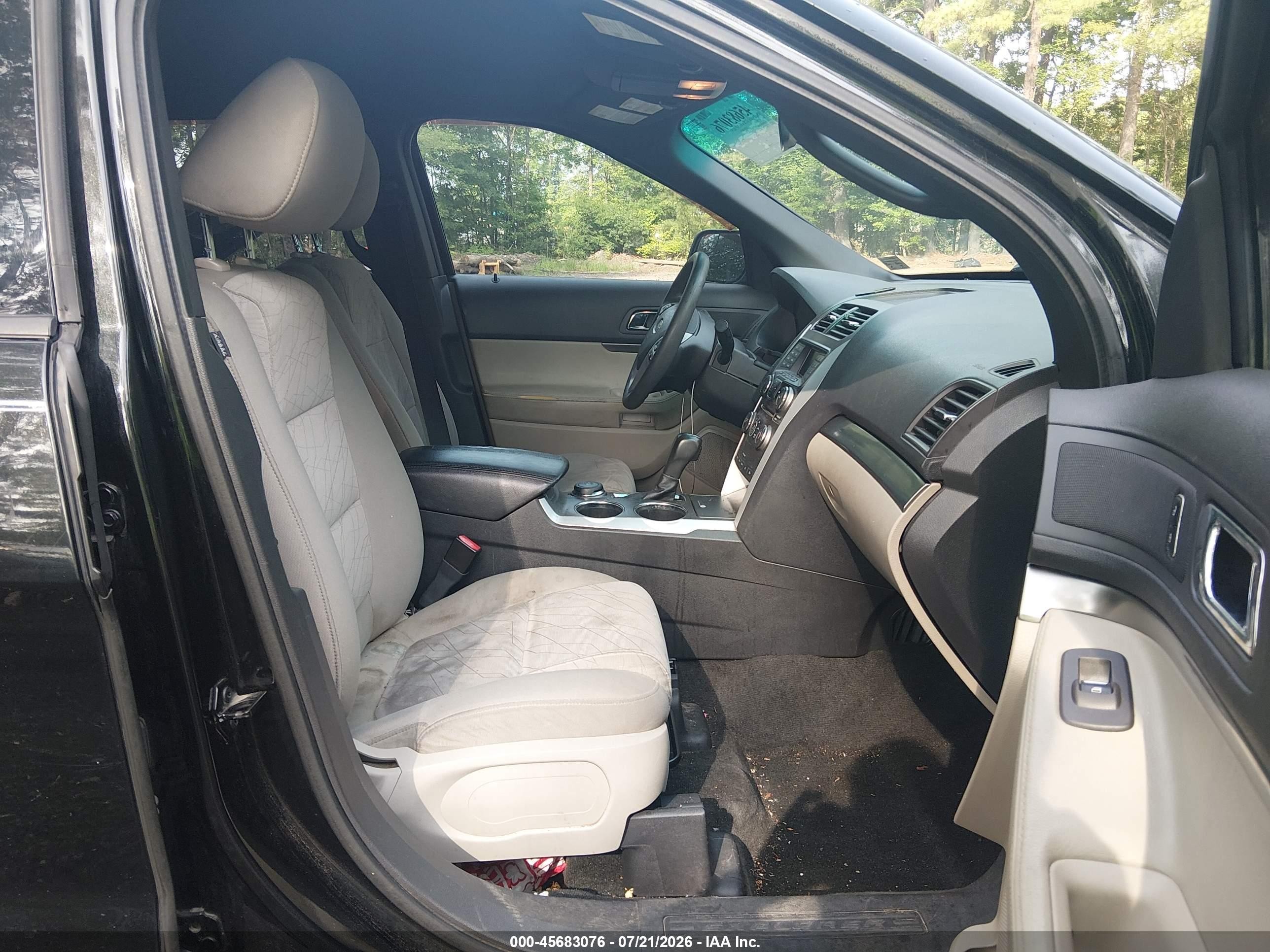 2011 Ford Explorer   Black vin: 1FMHK8B82BGA43842
