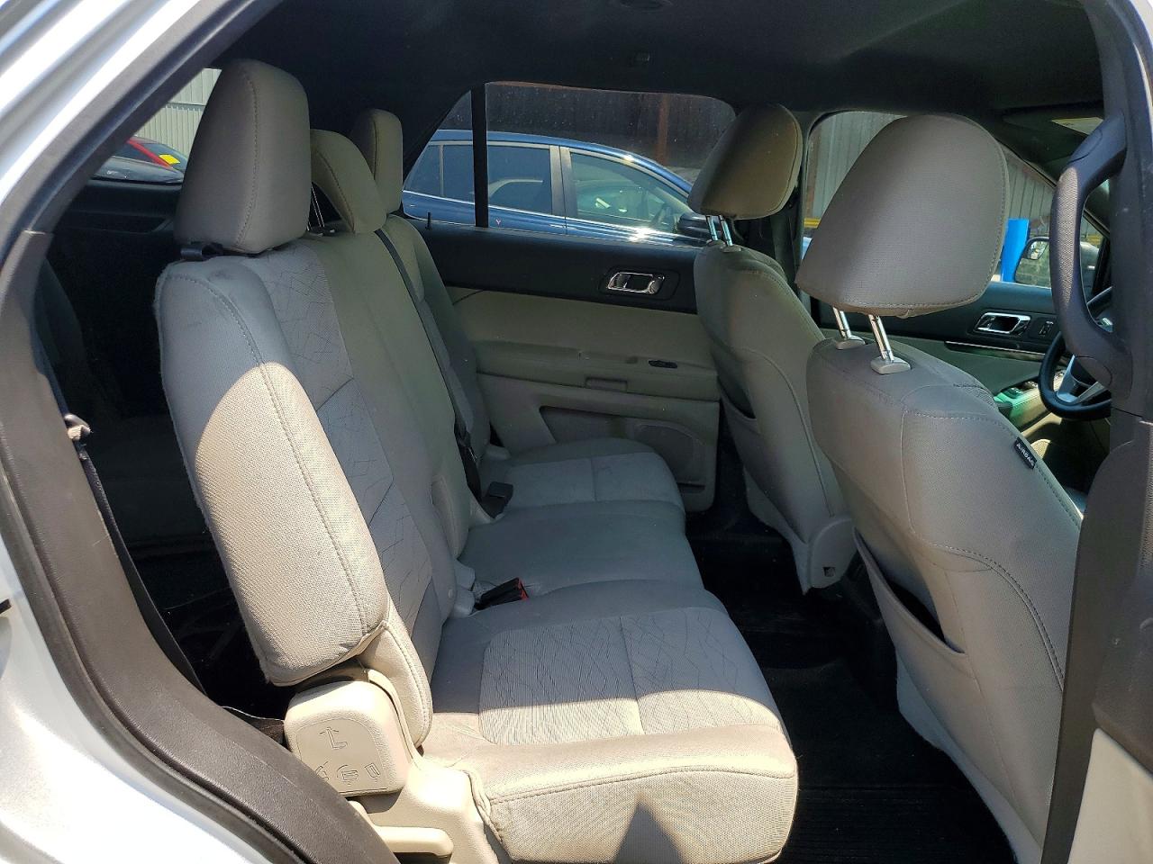 2011 Ford Explorer Silver vin: 1FMHK8B82BGA69602