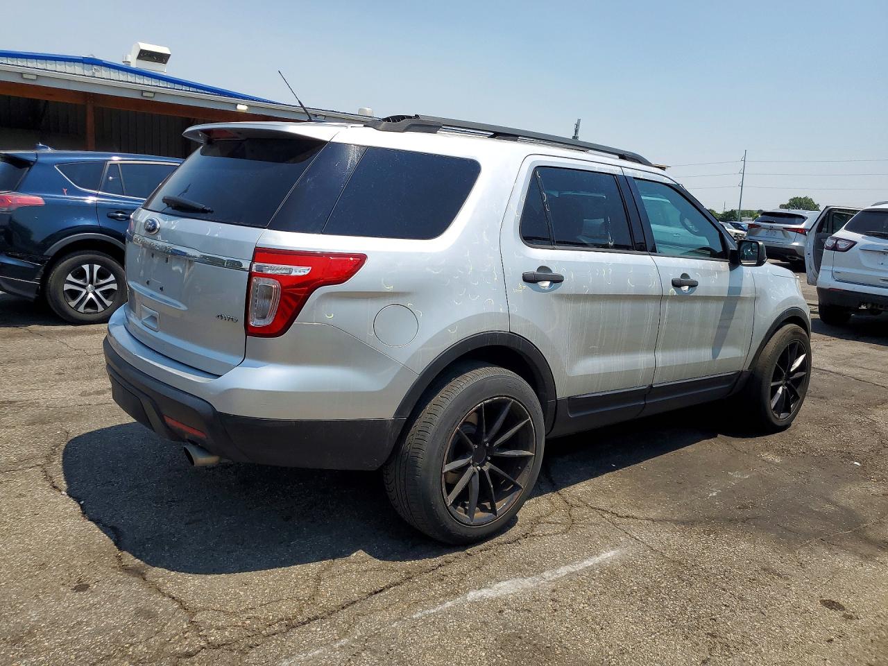 2011 Ford Explorer Silver vin: 1FMHK8B82BGA69602