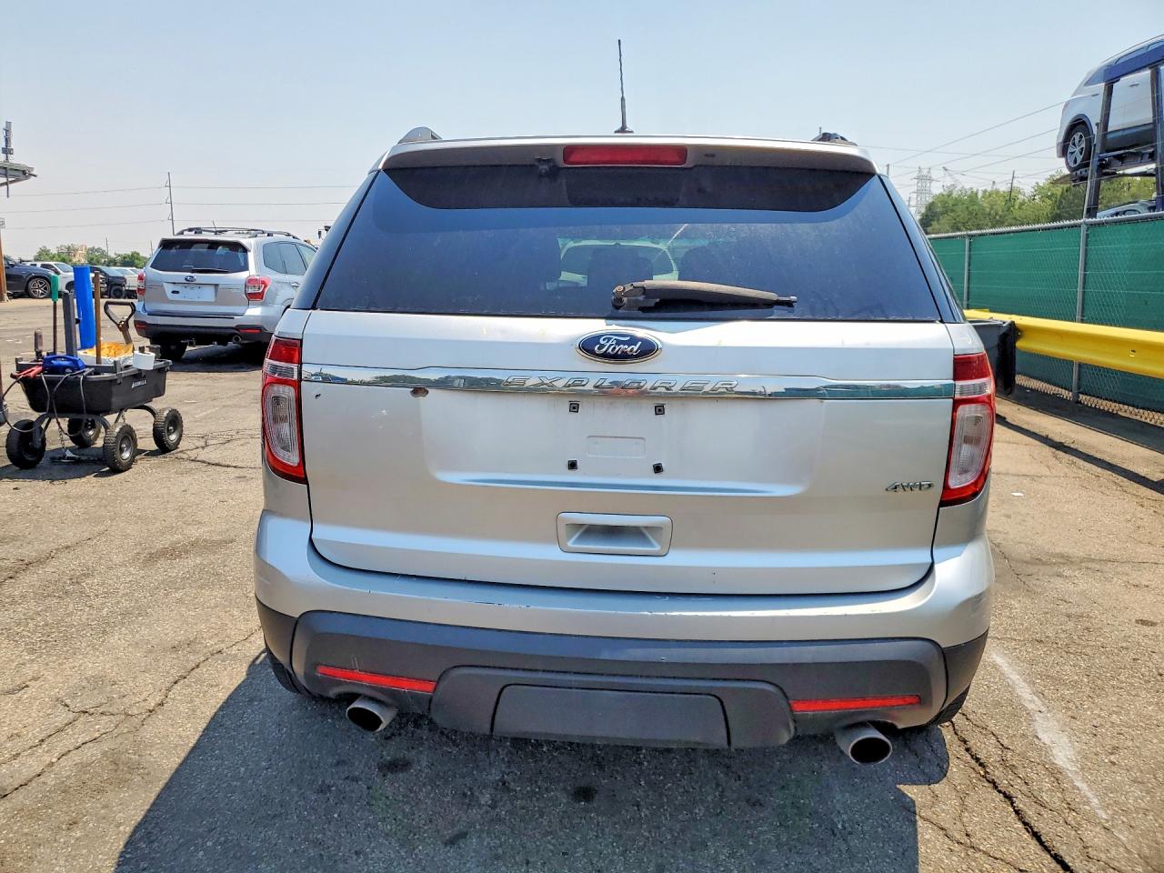 2011 Ford Explorer Silver vin: 1FMHK8B82BGA69602