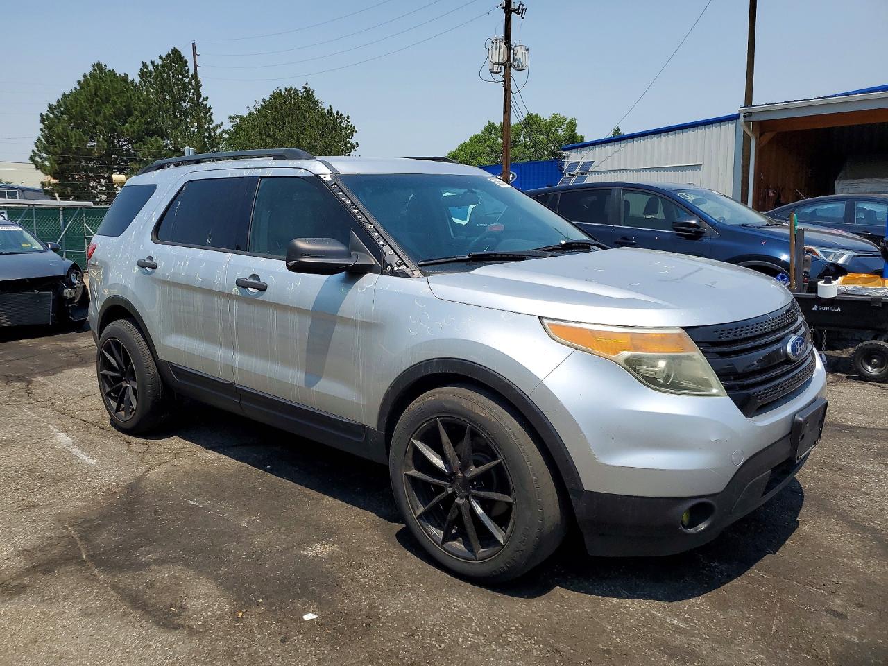 2011 Ford Explorer Silver vin: 1FMHK8B82BGA69602