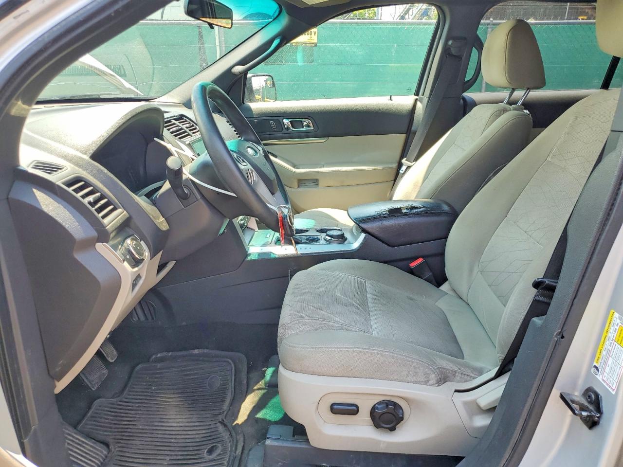 2011 Ford Explorer Silver vin: 1FMHK8B82BGA69602