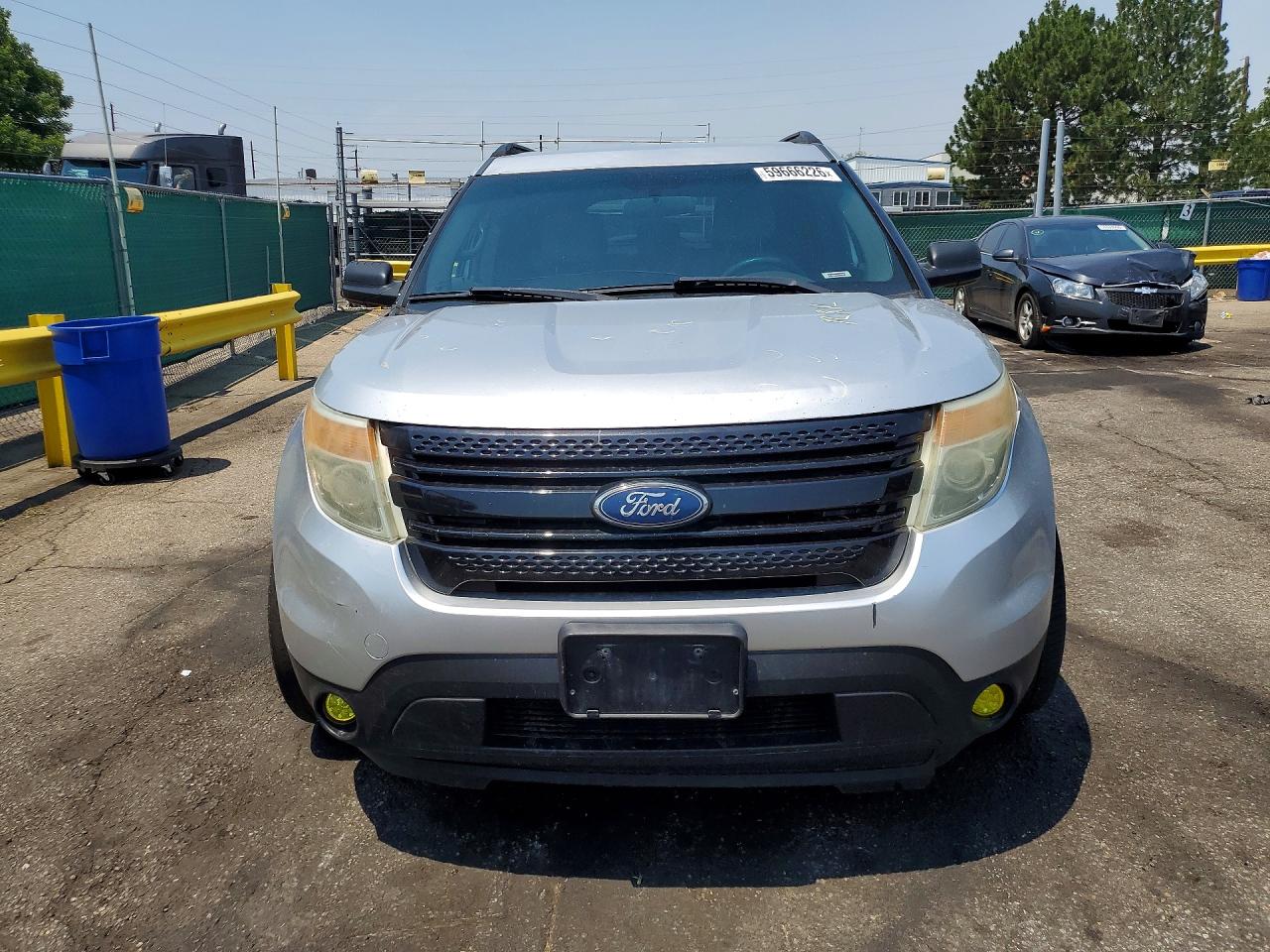 2011 Ford Explorer Silver vin: 1FMHK8B82BGA69602