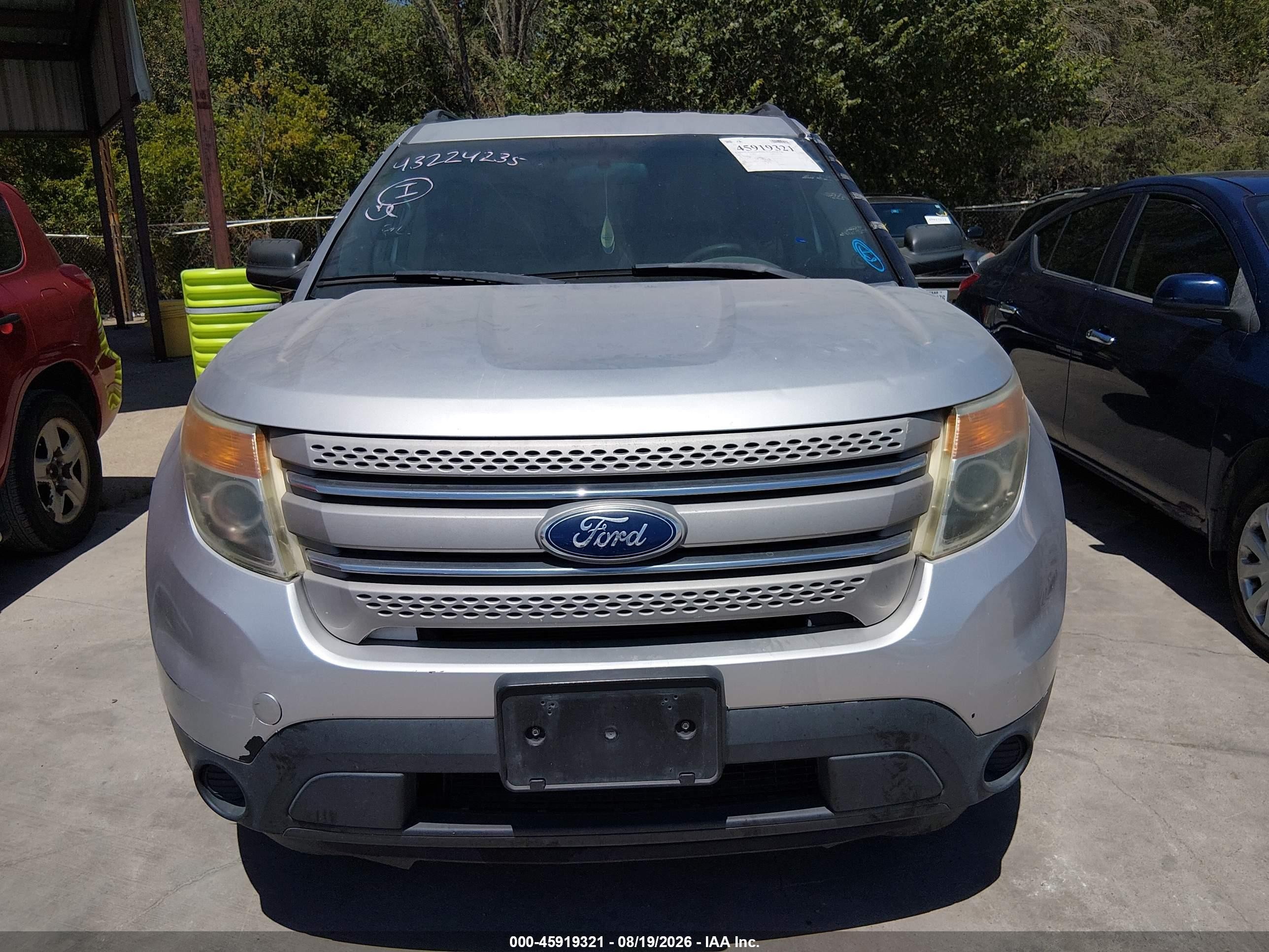 2011 Ford Explorer   Gray vin: 1FMHK8B82BGA73777