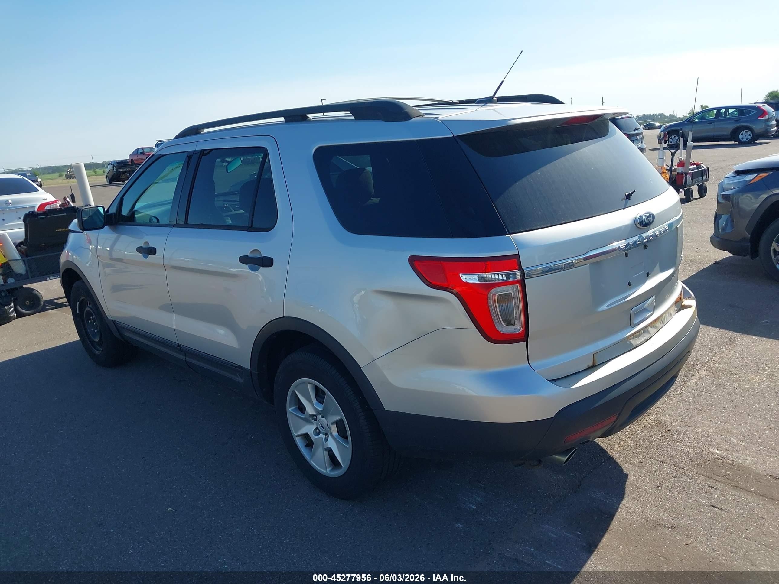 2012 Ford Explorer   Серебряный vin: 1FMHK8B85CGA89358