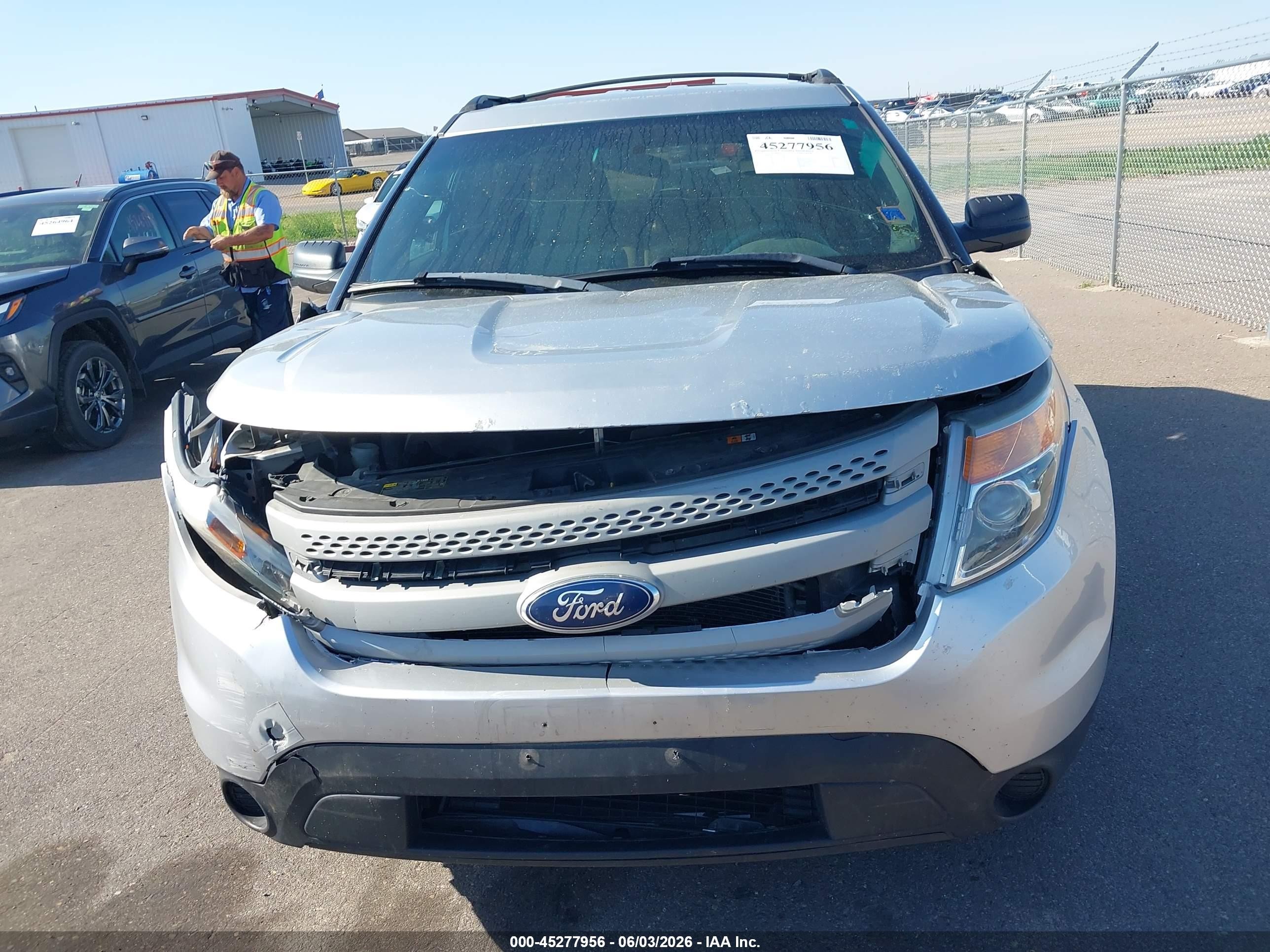 2012 Ford Explorer   Серебряный vin: 1FMHK8B85CGA89358