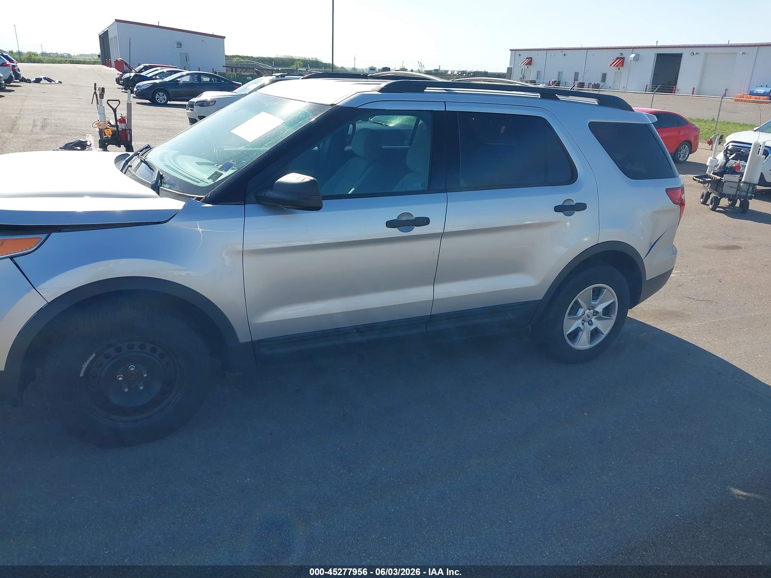 2012 Ford Explorer   Серебряный vin: 1FMHK8B85CGA89358