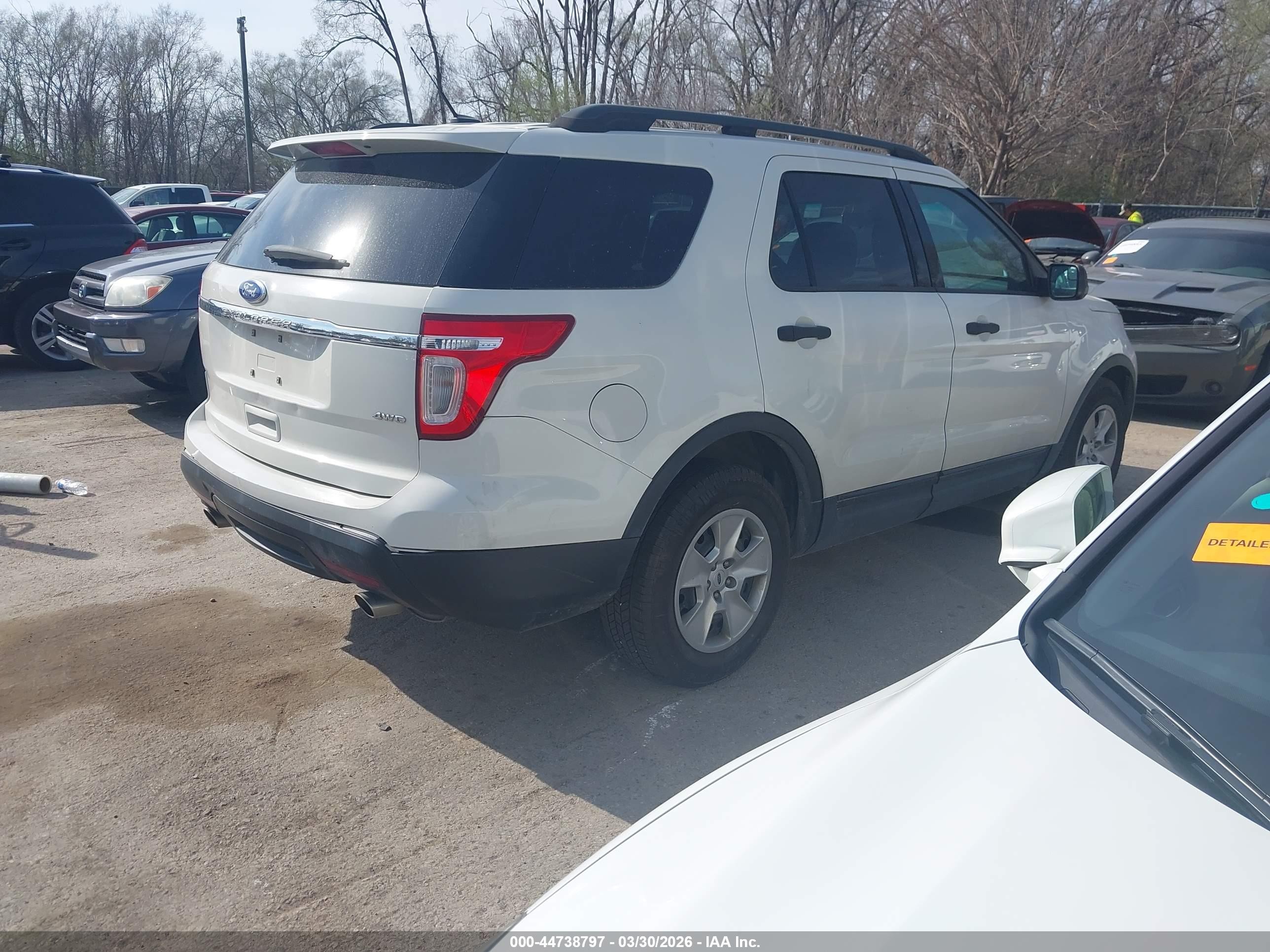 2011 Ford Explorer   White vin: 1FMHK8B86BGA39664