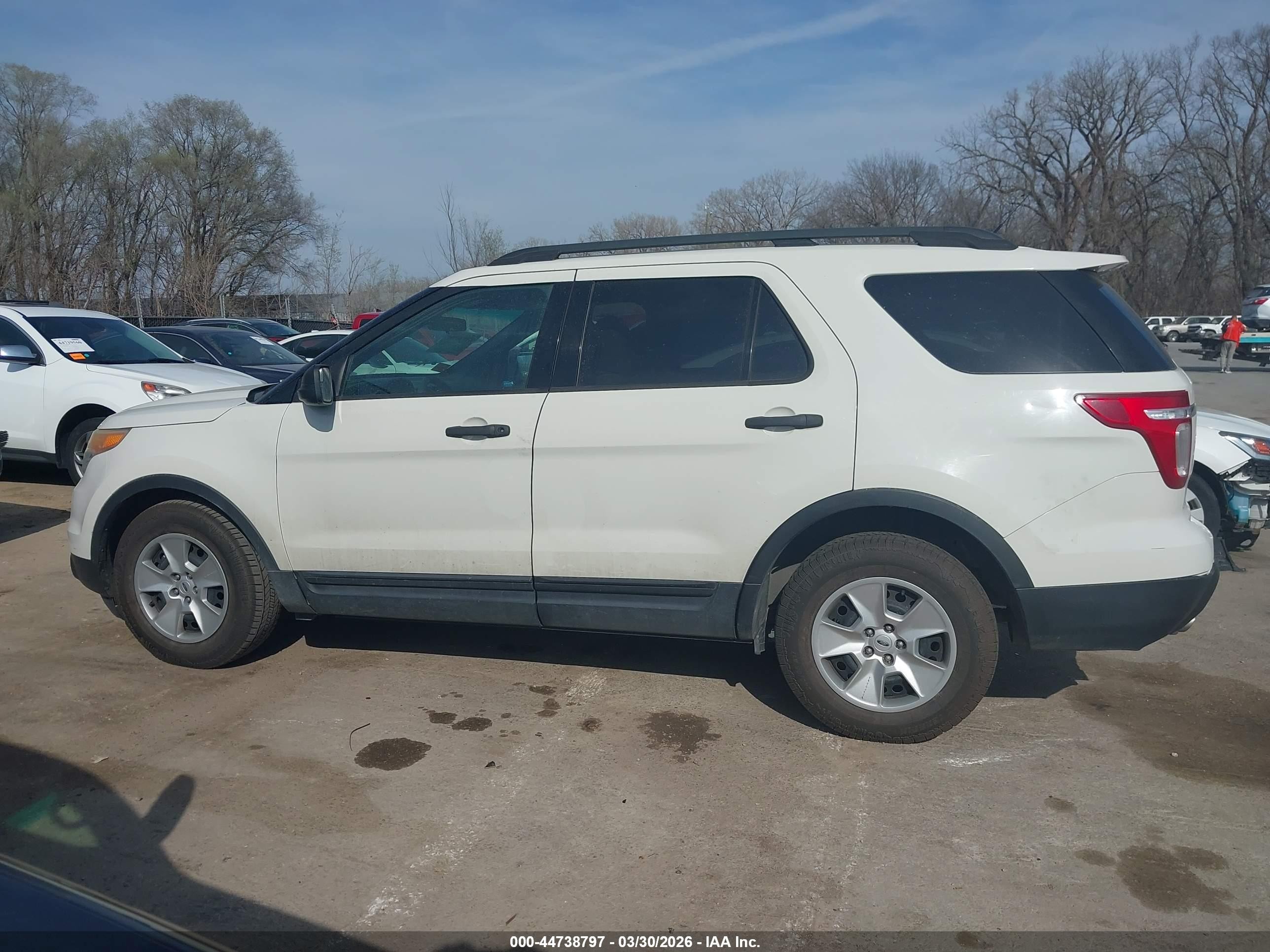 2011 Ford Explorer   White vin: 1FMHK8B86BGA39664