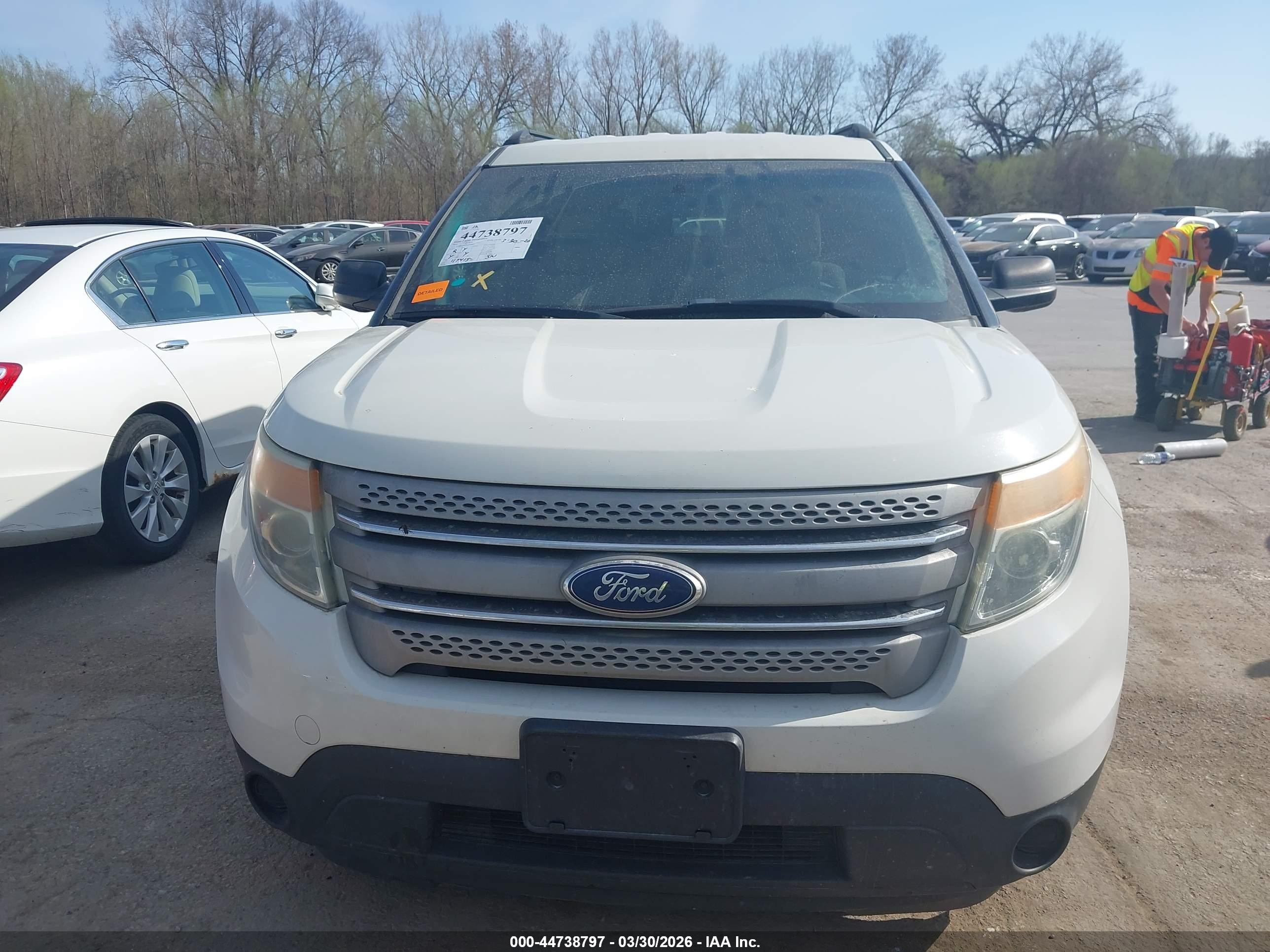 2011 Ford Explorer   White vin: 1FMHK8B86BGA39664