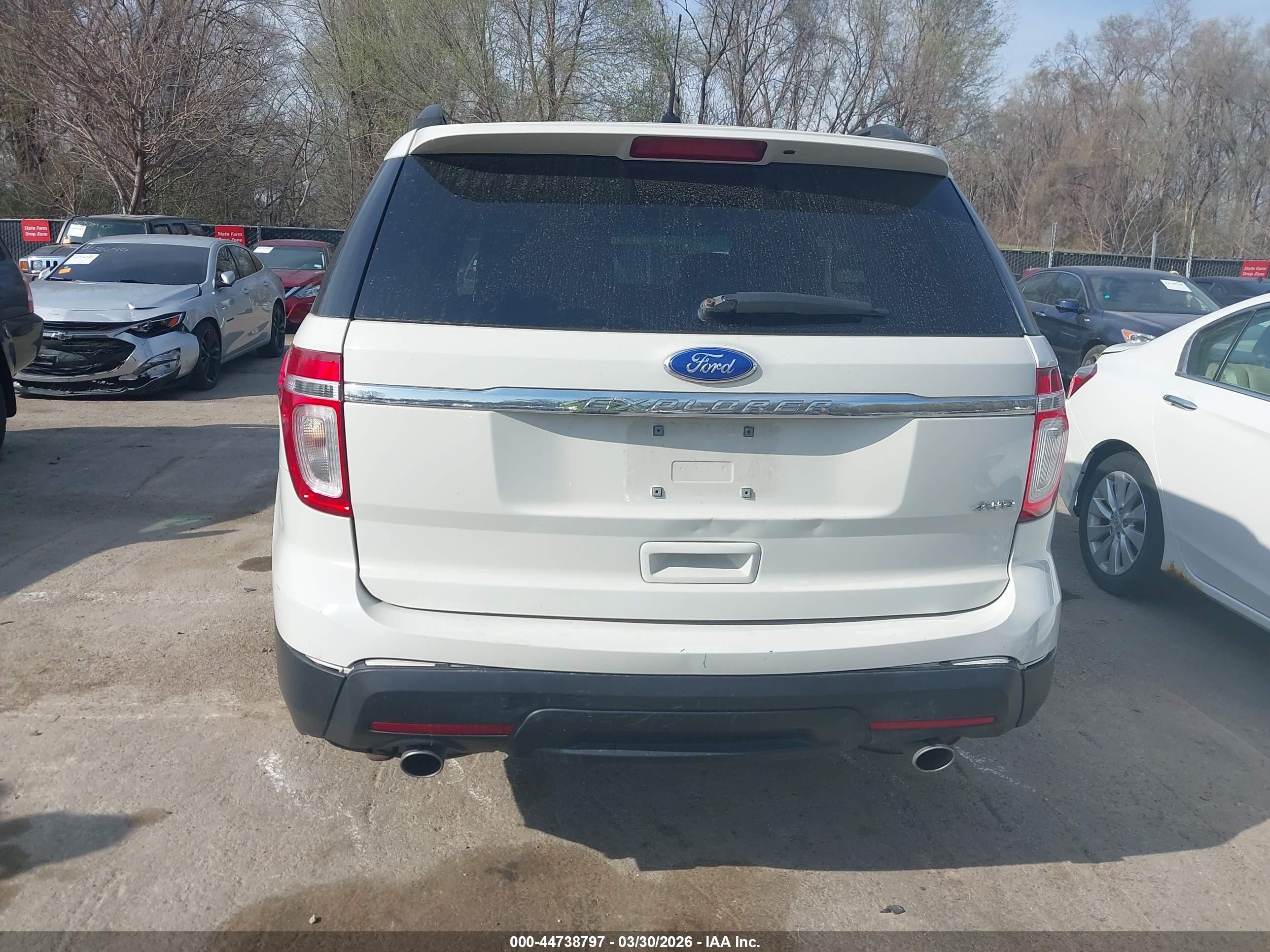 2011 Ford Explorer   White vin: 1FMHK8B86BGA39664