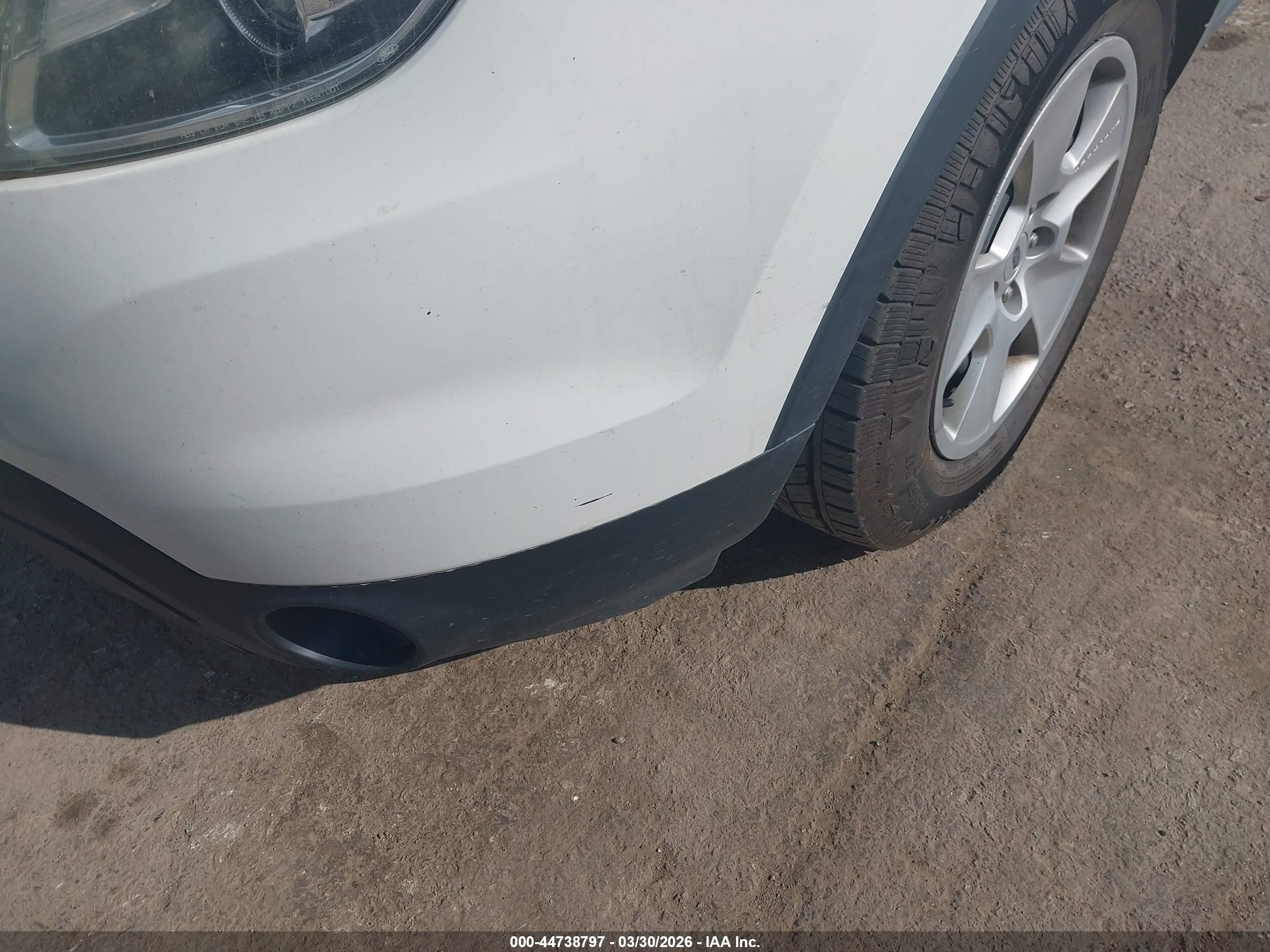 2011 Ford Explorer   White vin: 1FMHK8B86BGA39664