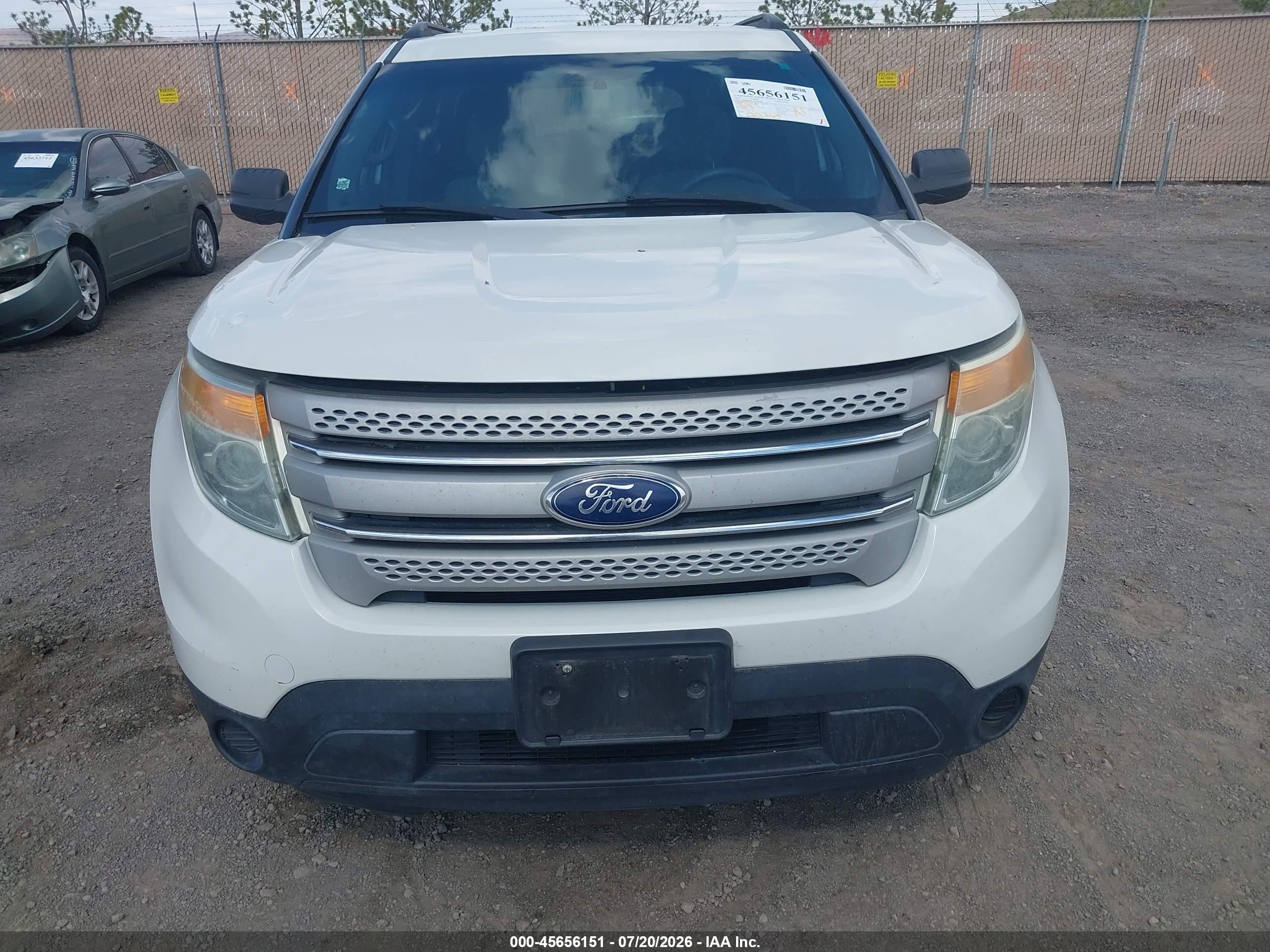 2012 Ford Explorer   White vin: 1FMHK8B87CGA95128