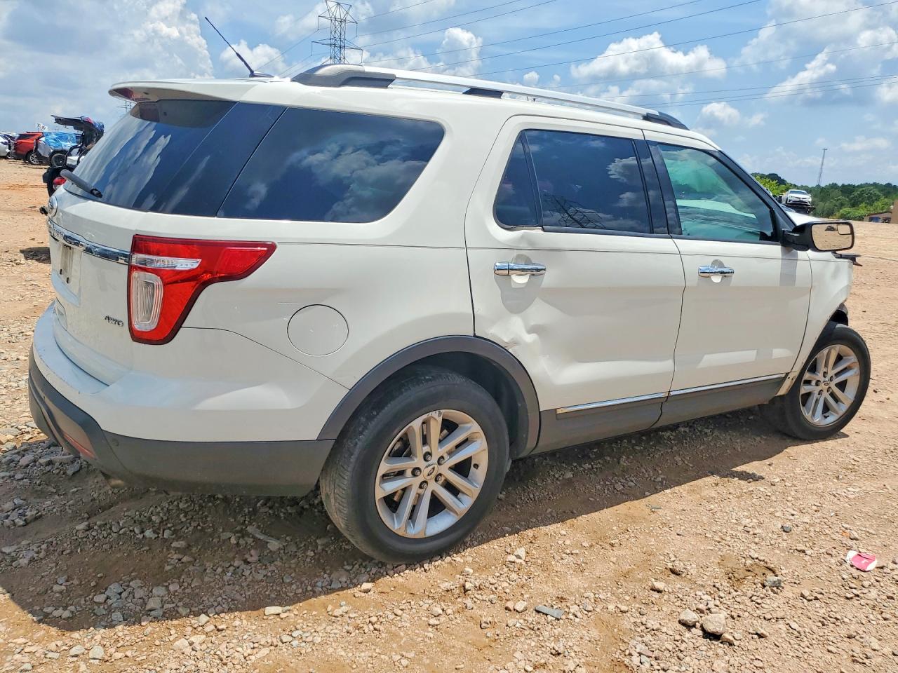 2011 Ford Explorer Xlt White vin: 1FMHK8D80BGA08634