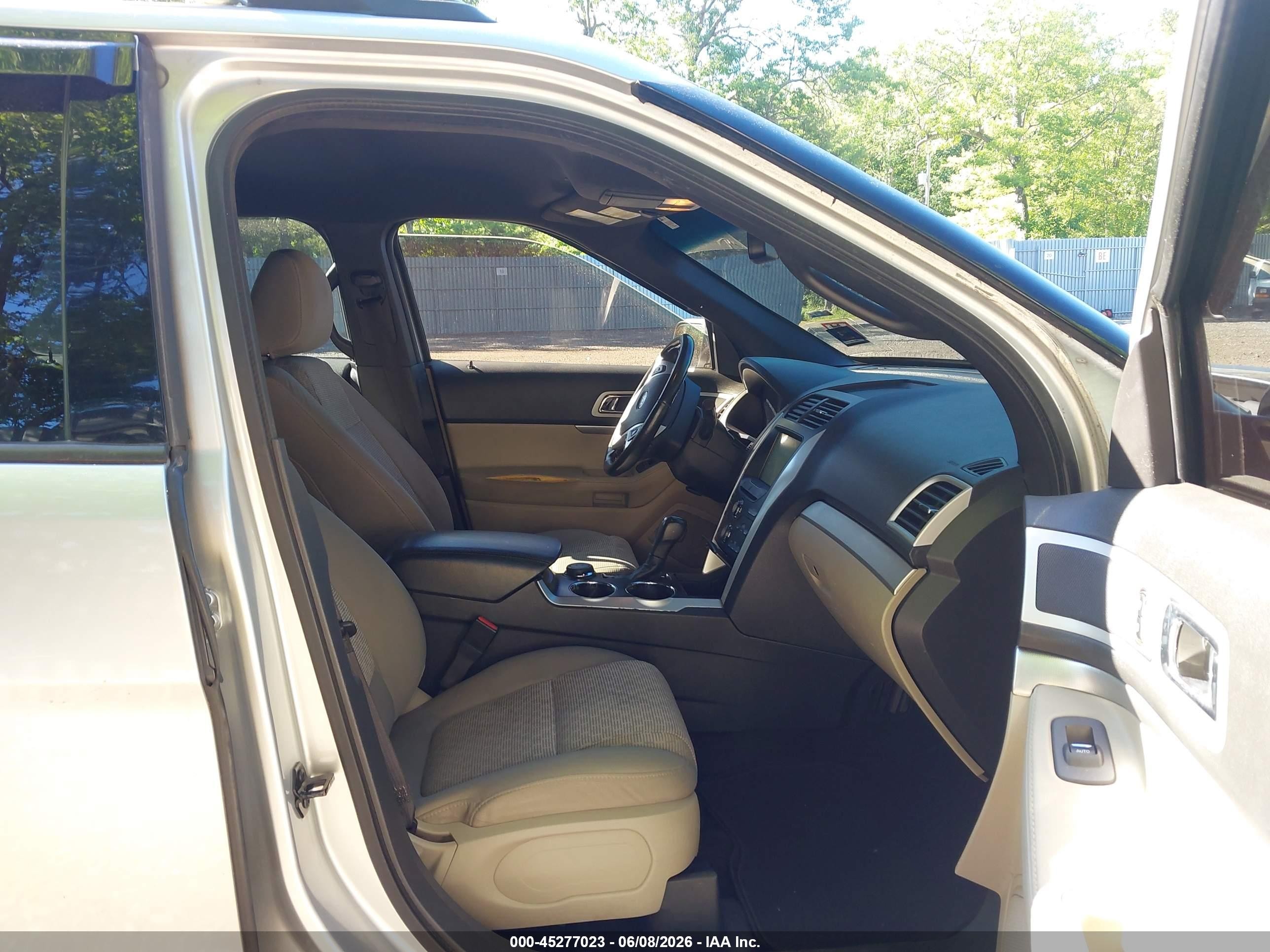 2011 Ford Explorer Xlt Silver vin: 1FMHK8D80BGA40743