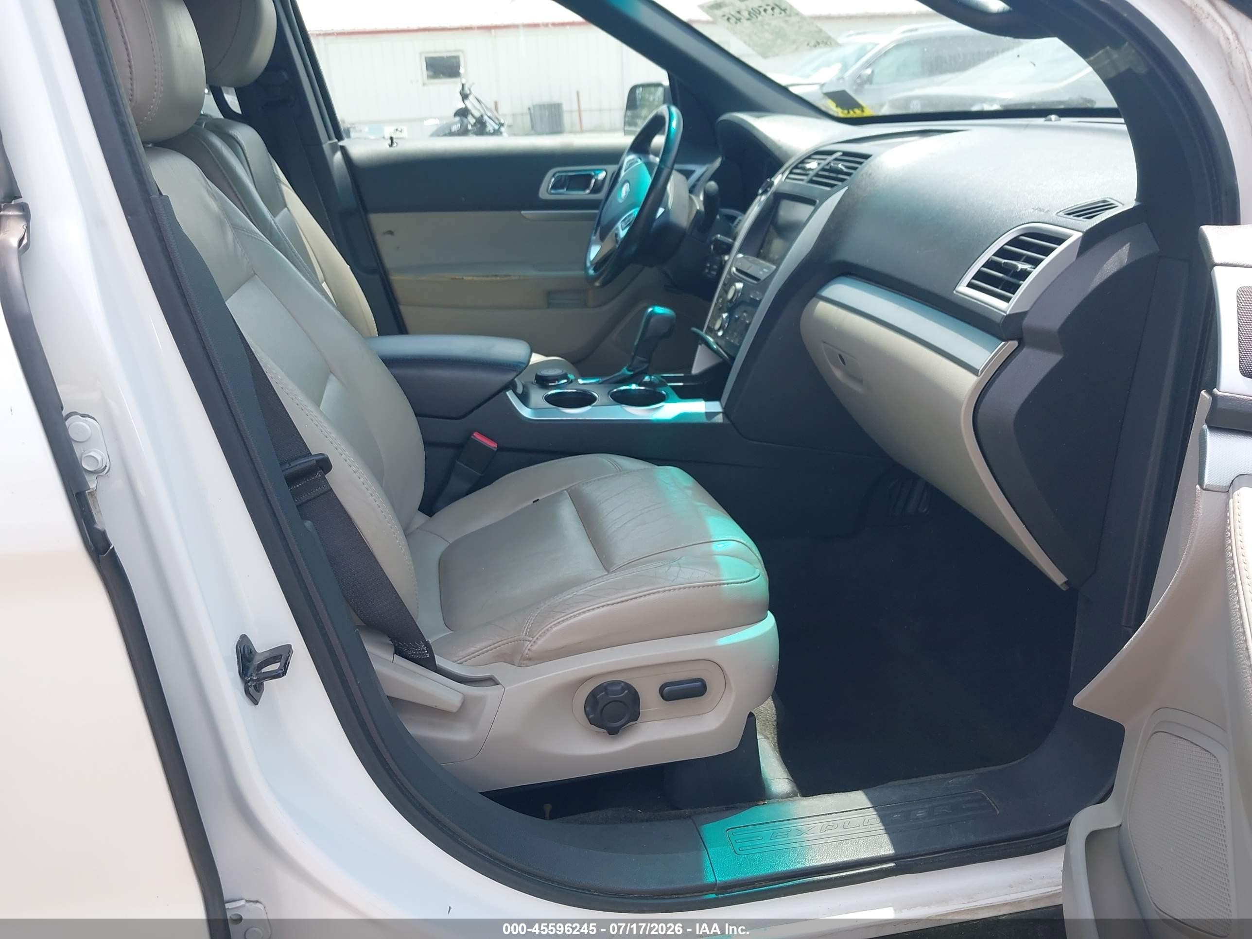 2011 Ford Explorer Xlt White vin: 1FMHK8D80BGA86797