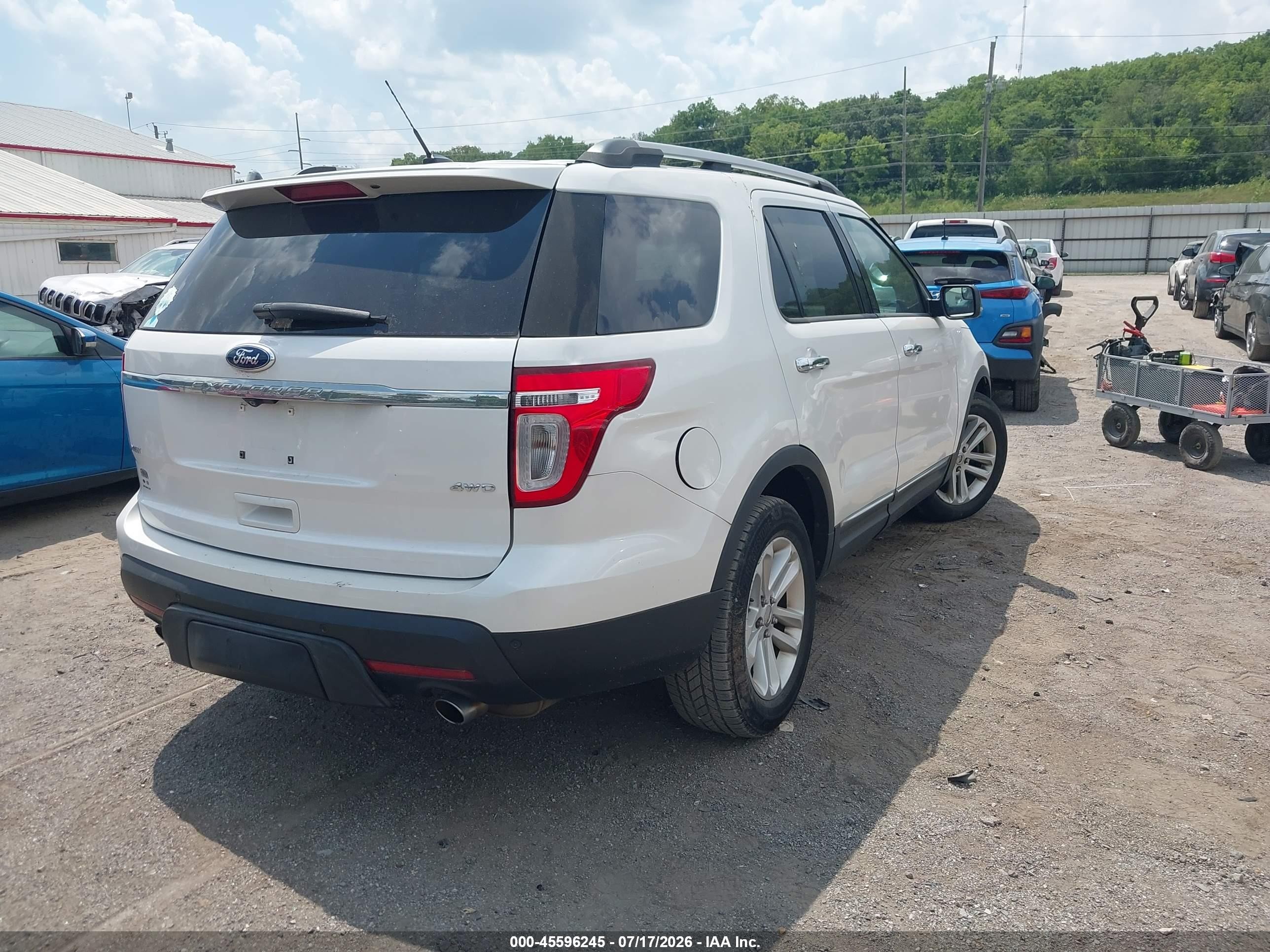 2011 Ford Explorer Xlt White vin: 1FMHK8D80BGA86797
