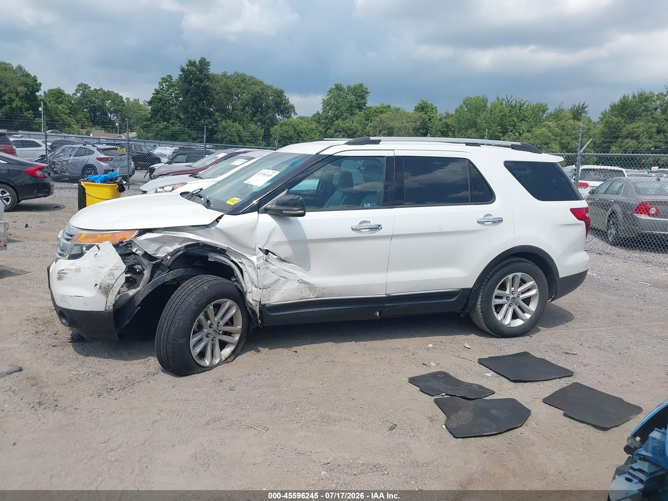 2011 Ford Explorer Xlt White vin: 1FMHK8D80BGA86797
