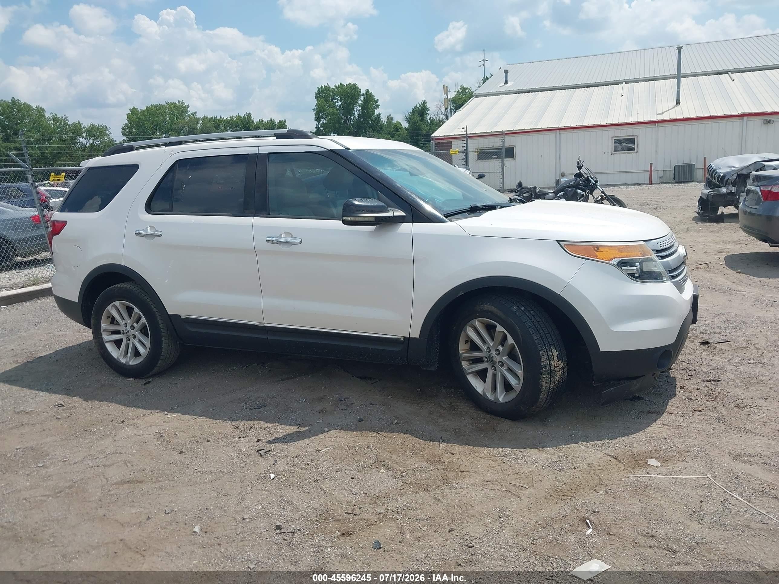 2011 Ford Explorer Xlt White vin: 1FMHK8D80BGA86797