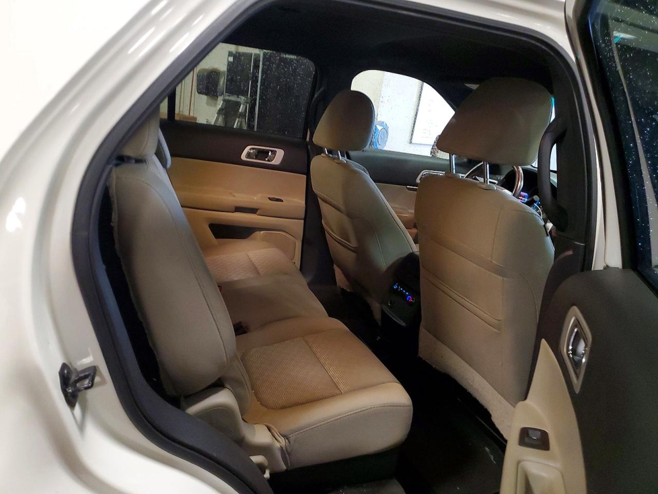 2012 Ford Explorer Xlt White vin: 1FMHK8D80CGA05847