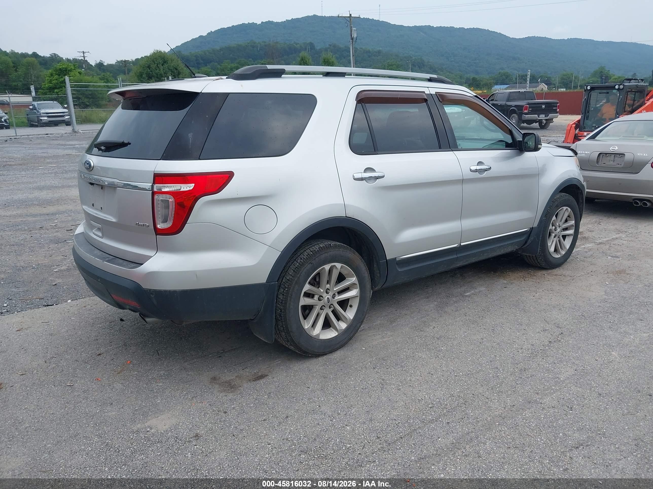 2012 Ford Explorer Xlt Silver vin: 1FMHK8D80CGA07081