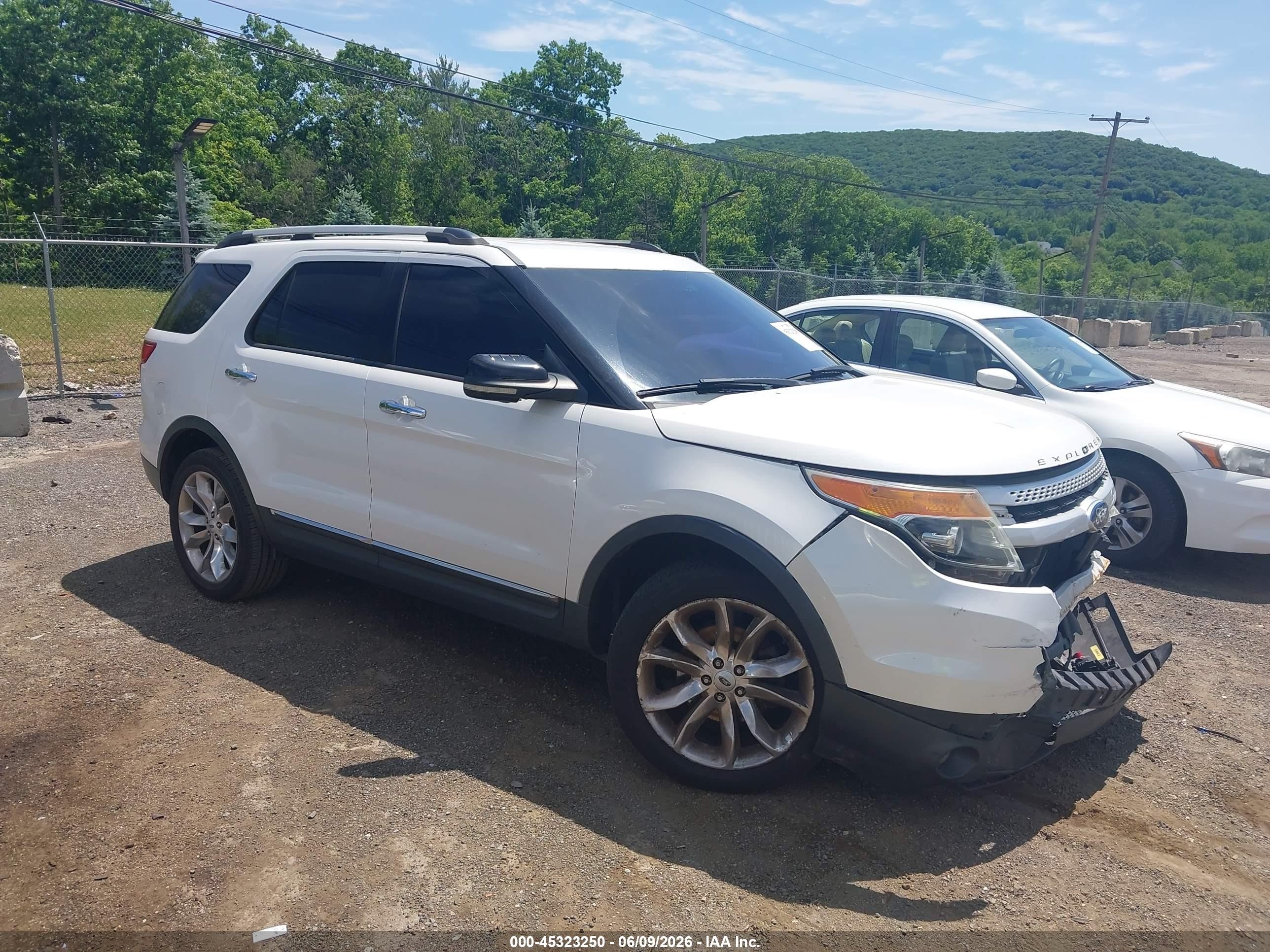 2012 Ford Explorer Xlt White vin: 1FMHK8D80CGA70438