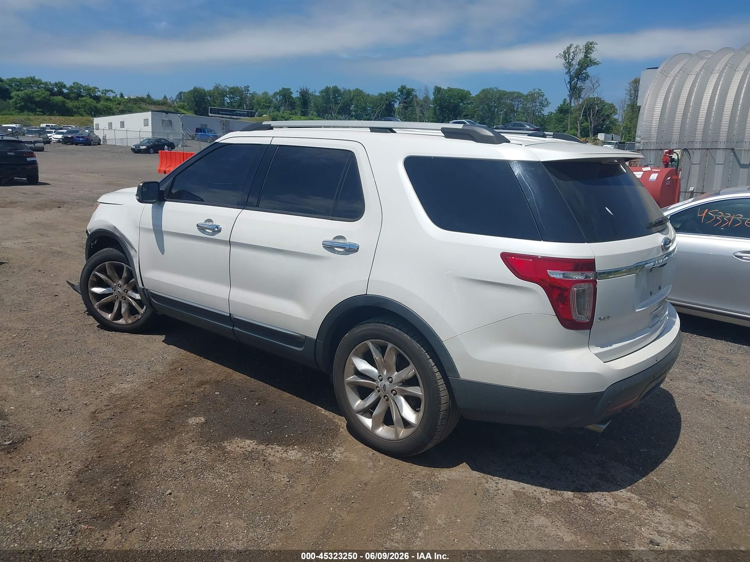 2012 Ford Explorer Xlt White vin: 1FMHK8D80CGA70438