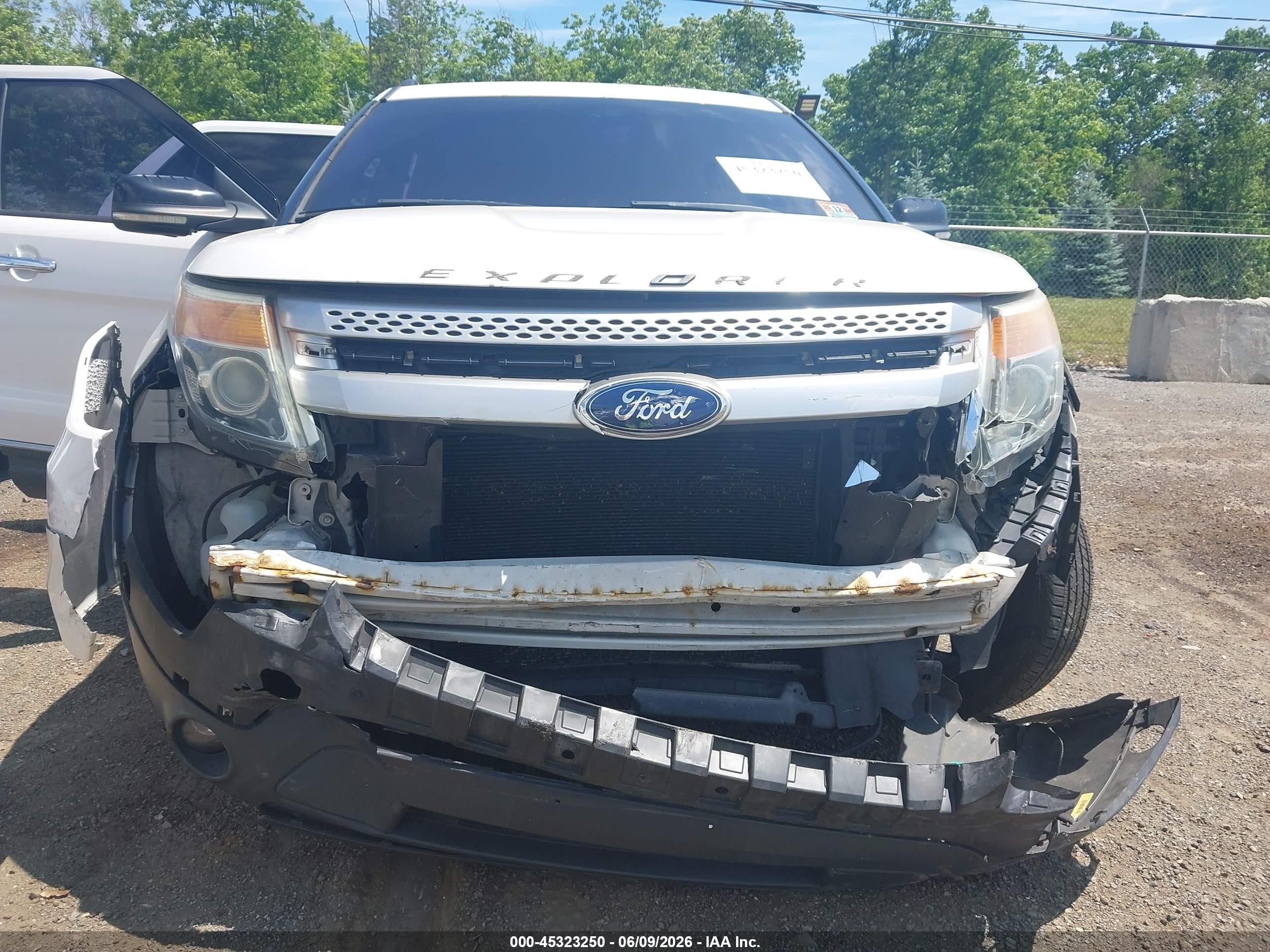 2012 Ford Explorer Xlt White vin: 1FMHK8D80CGA70438