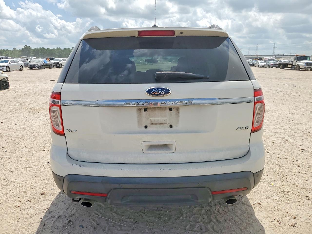 2012 Ford Explorer Xlt White vin: 1FMHK8D80CGA85389